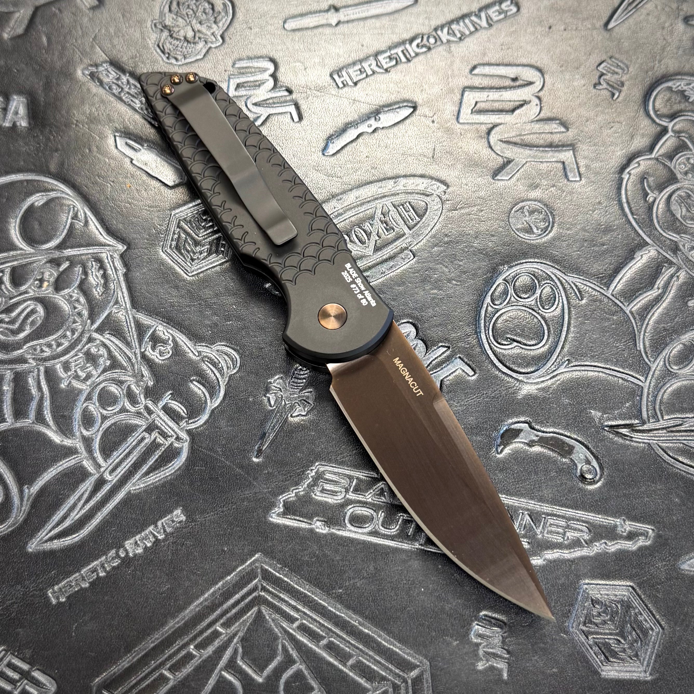 Protech TR-3 BSA25.TR-3.1 - Black Fishscale handle w/ Black Lip Pearl button inlay - Antique PVD Magnacut