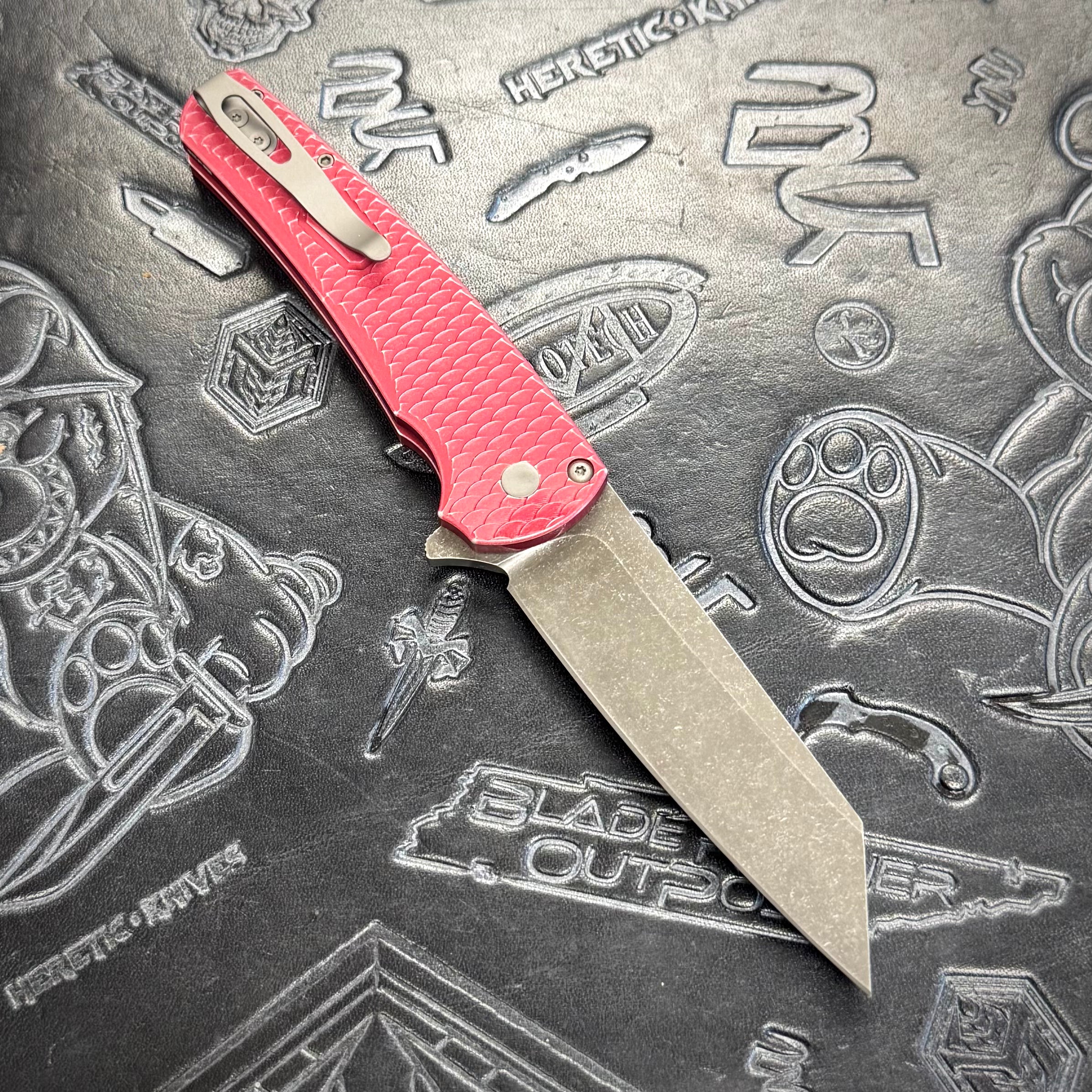 Pro-Tech Malibu BSA25.Malibu.1 - Battleworn Red Dragon Scale handles w/ Black Lip Pearl button inlay - Acidwash Magnacut Reverse Tanto