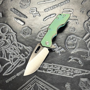 Attn2Detail Mercantile Mk.1 Small Custom Shop - Drop Point Rising Grind - Shipwreck Ano Barbell Texture - Satin Magnacut