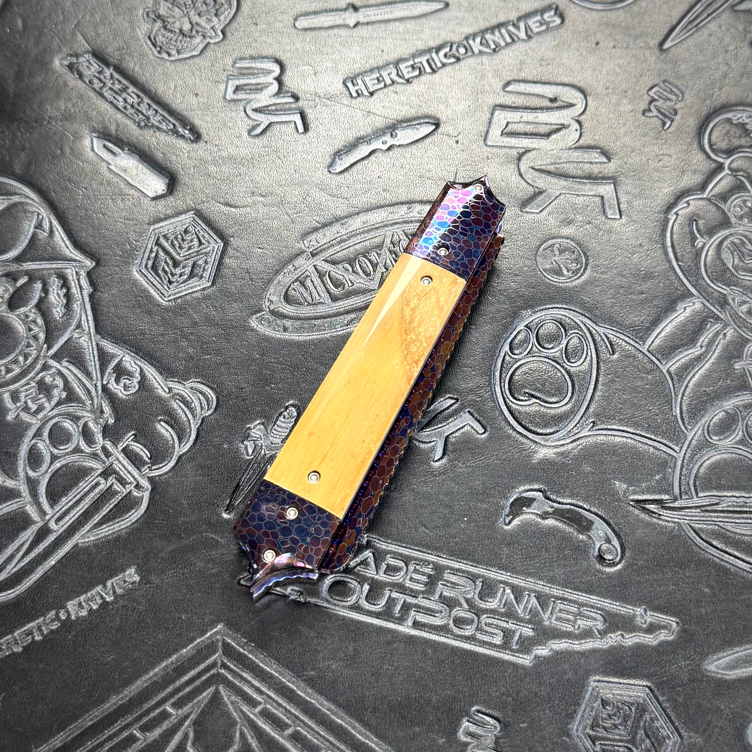 Vallotton, Rainy Custom Razor D/A - Mammoth Ivory - Dragonskin Damascus