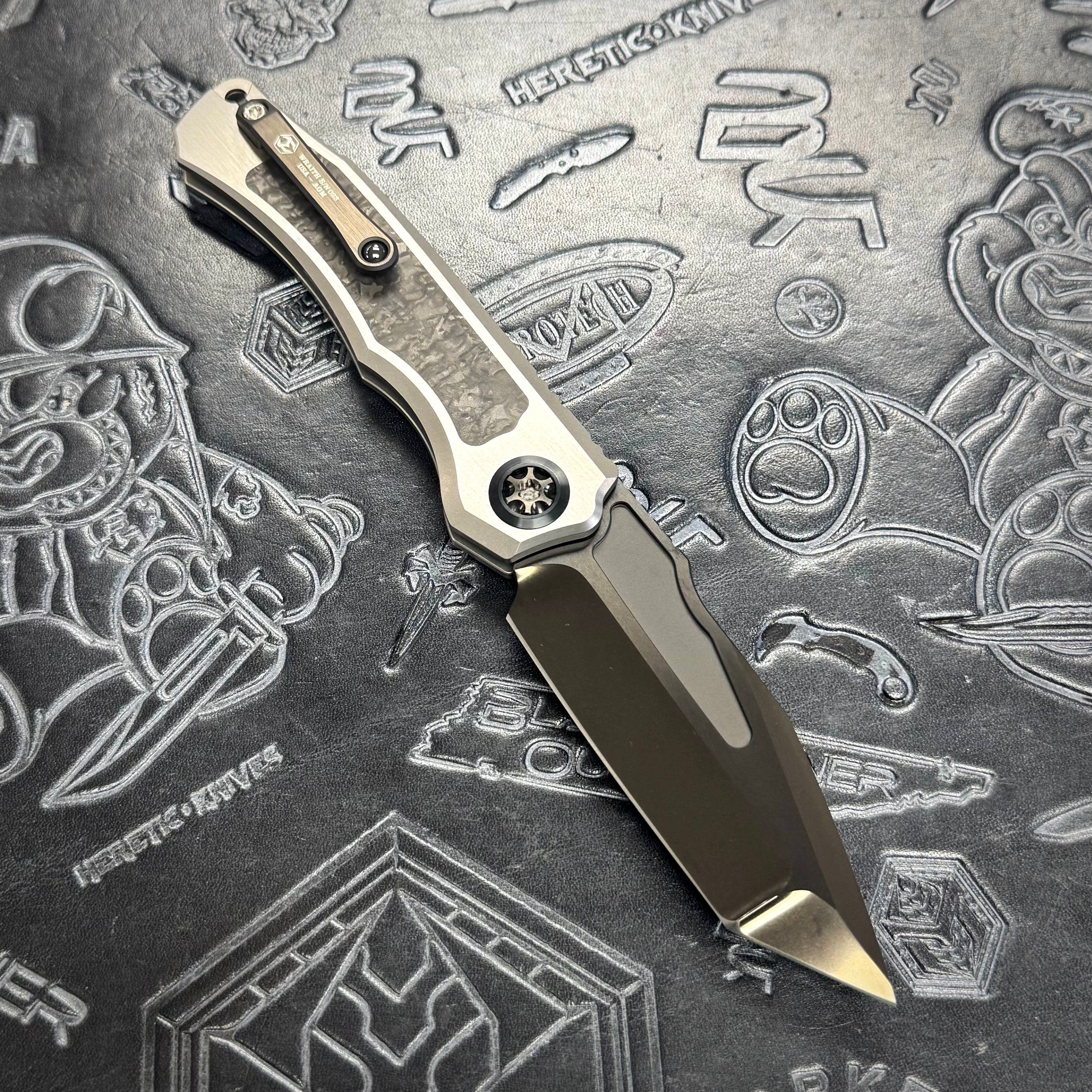 Heretic Wraith V4 Auto Custom - Compound Grind Tanto High Sheen DLC - Hefted Titanium Chassis - CarboTi Techno Carbo Inlays - DLC Hardware S/N: 023
