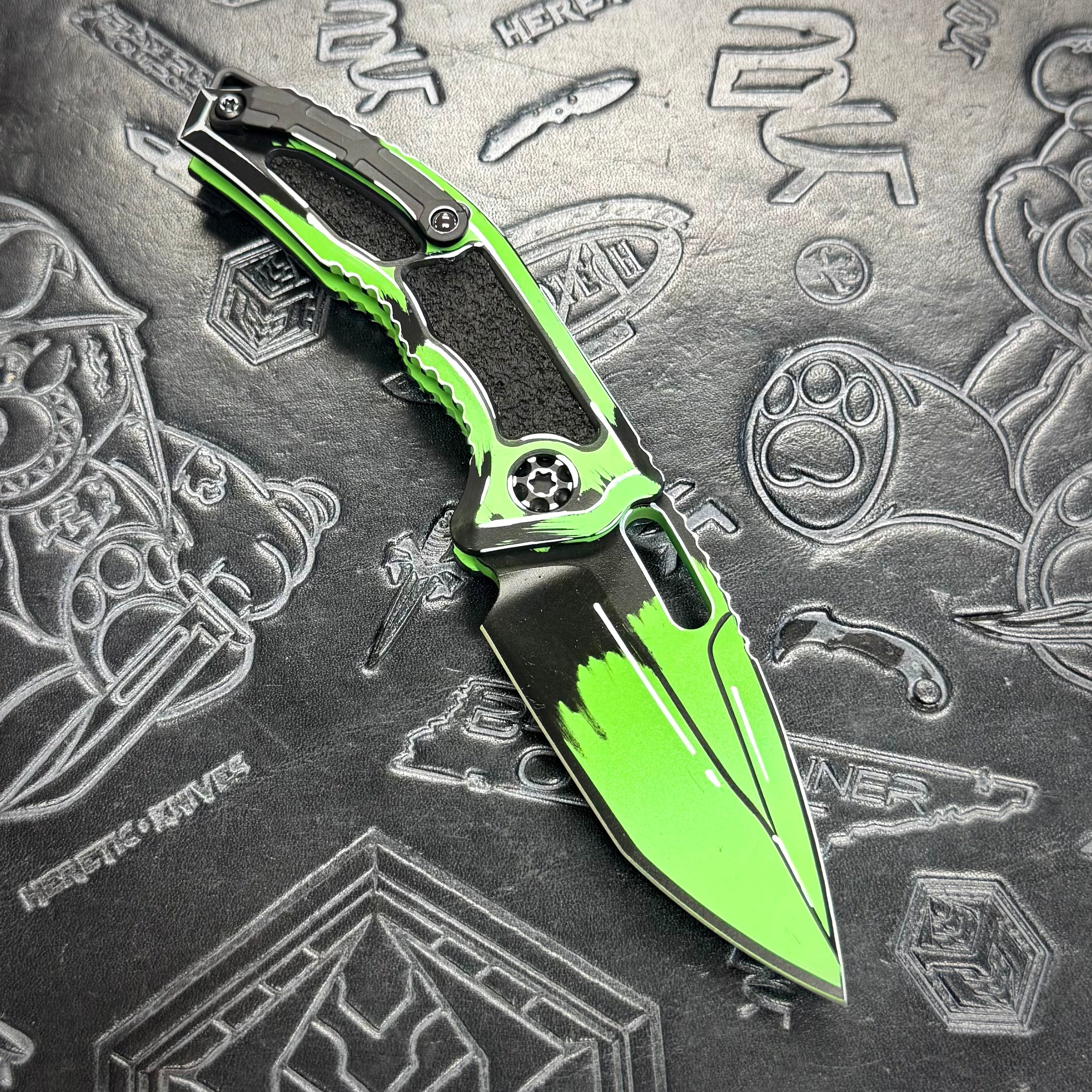 Heretic Medusa V3 Auto - Tanto Toxic Green Cel Shade - H011-CS-TX