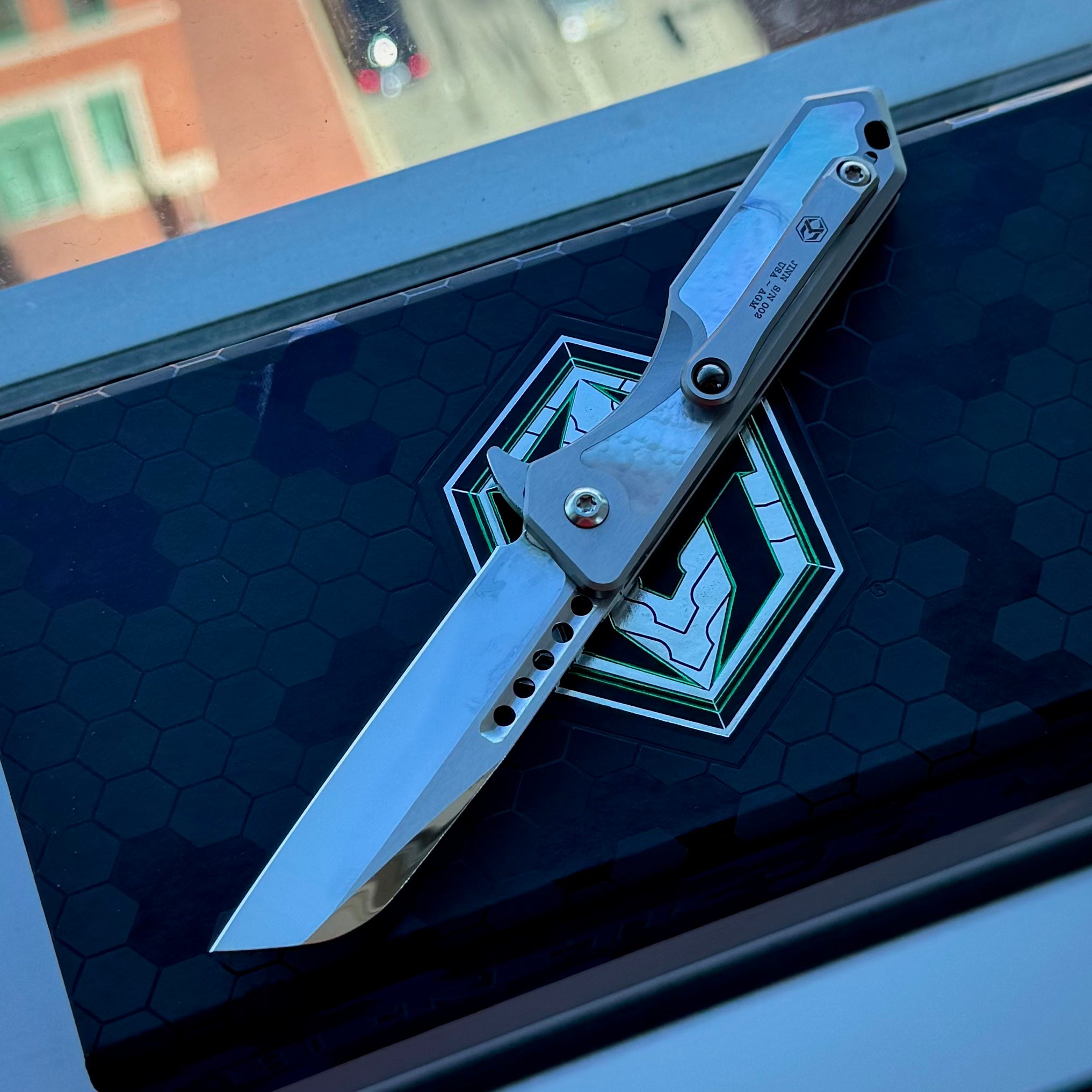 Heretic Jinn Manual Custom - Cracked Ice M390 - Hefted Titanium Chassis w/ Mother Of Pearl inlays