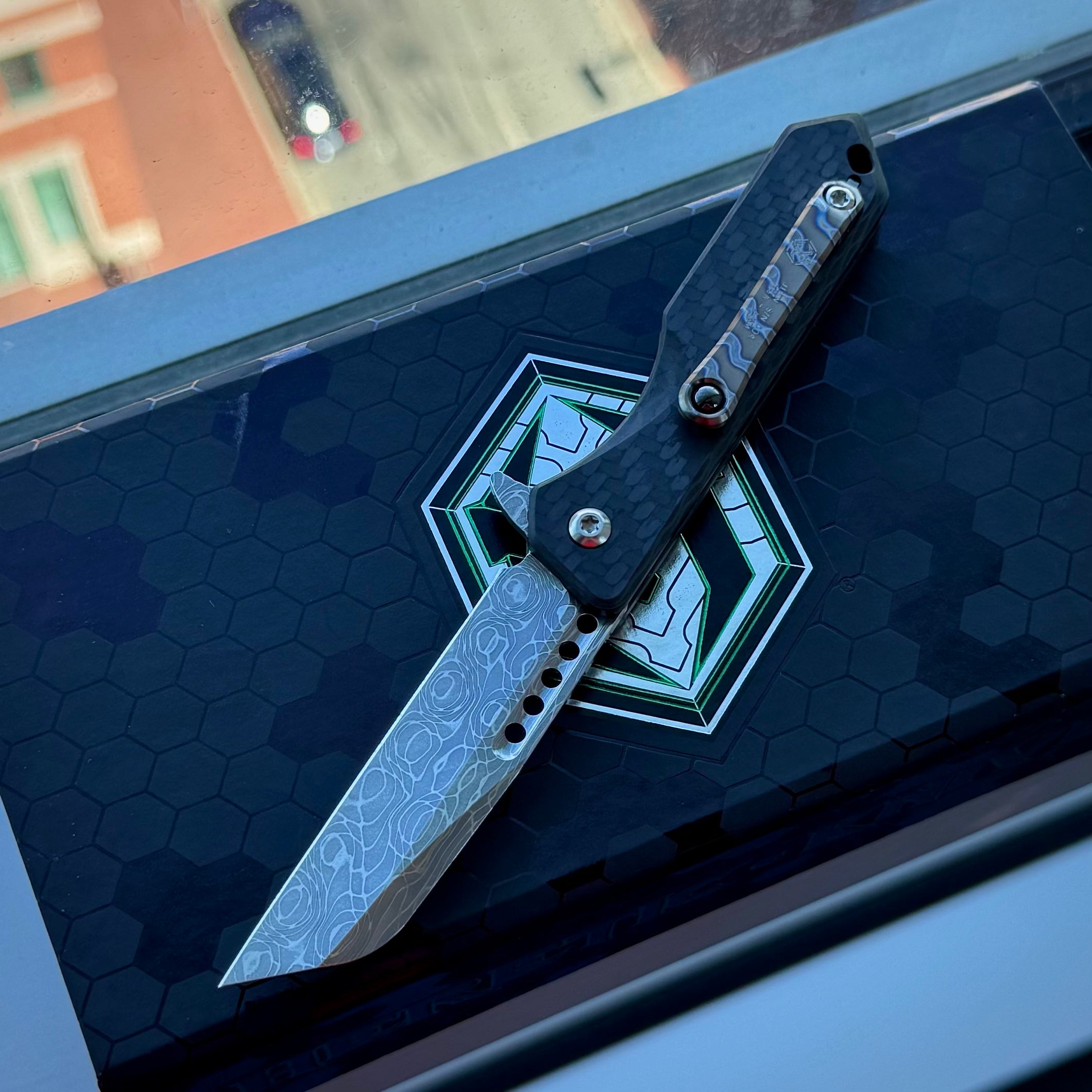 Heretic Jinn Manual Custom - Polished Vegas Forge Vines & Roses Damascus - Carbon Fiber Chassis w/ Flamed Titanium Clip