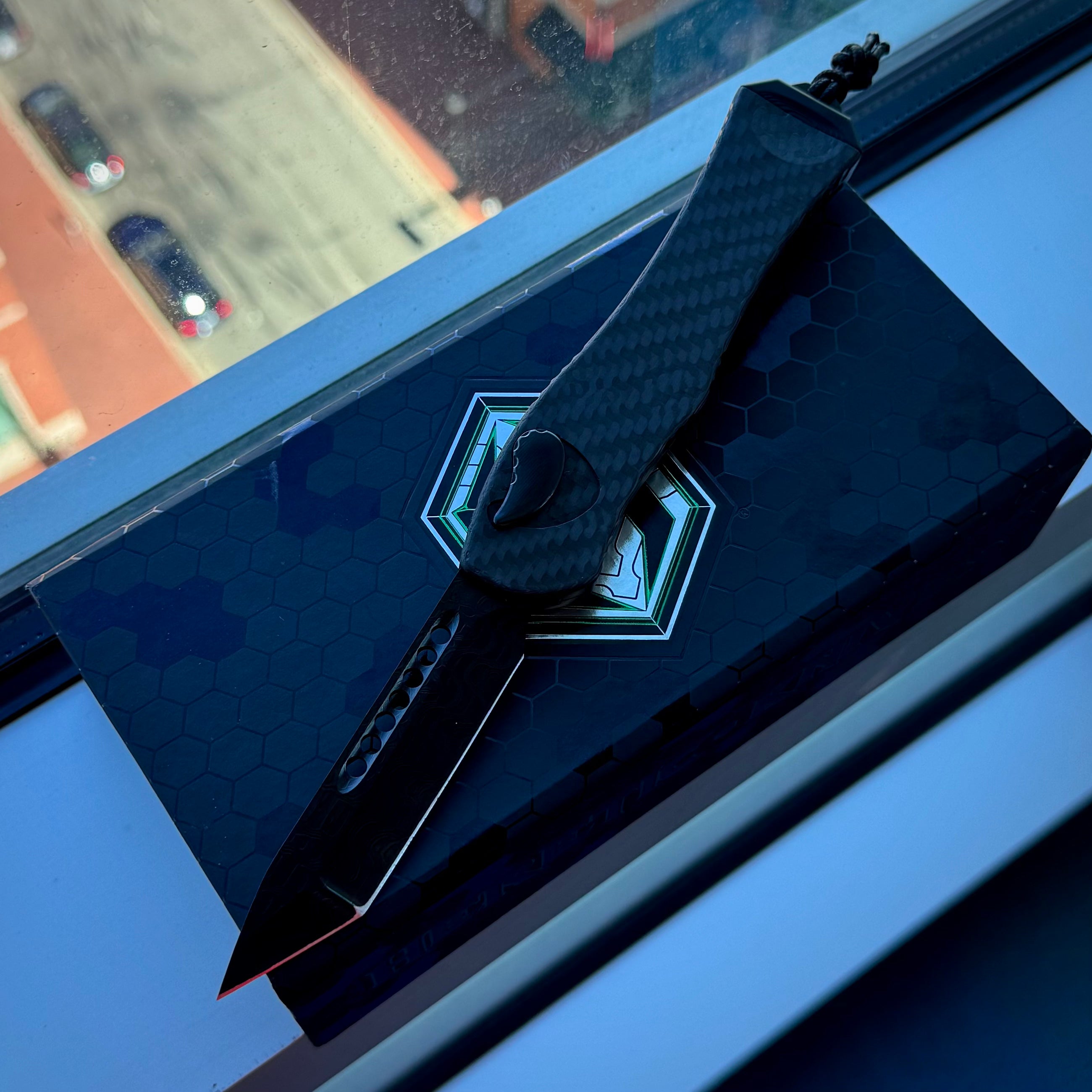 Heretic Hydra V4 Tanto Custom - DLC Vegas Forge Reptilian Damascus - Carbon Fiber Chassis w/ DLC Accents & Hardware