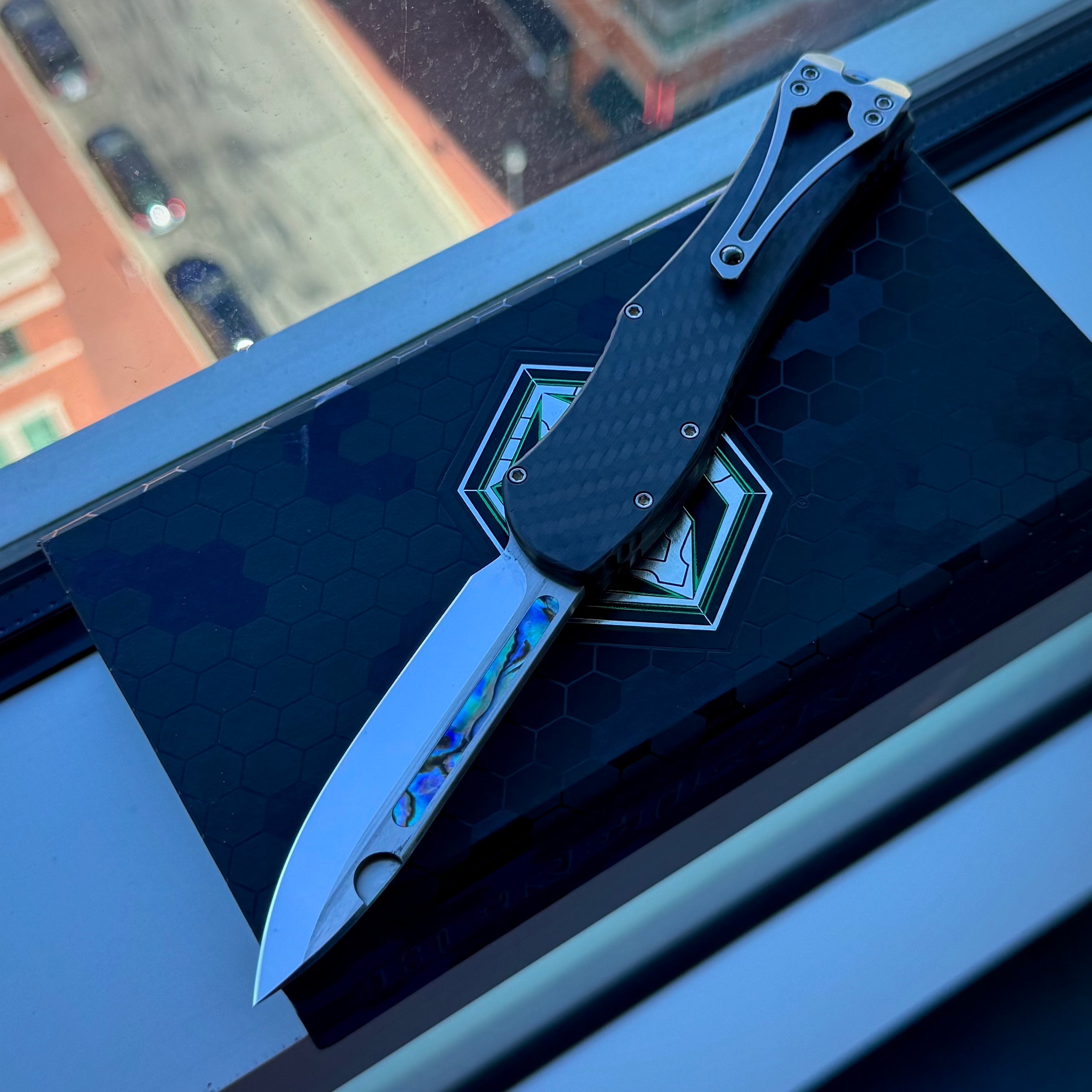 *ONE OFF* Heretic Hydra V4 Single Edge - Cracked Ice M390 - Carbon Fiber Chassis w/ Stainless & Abalone Accents