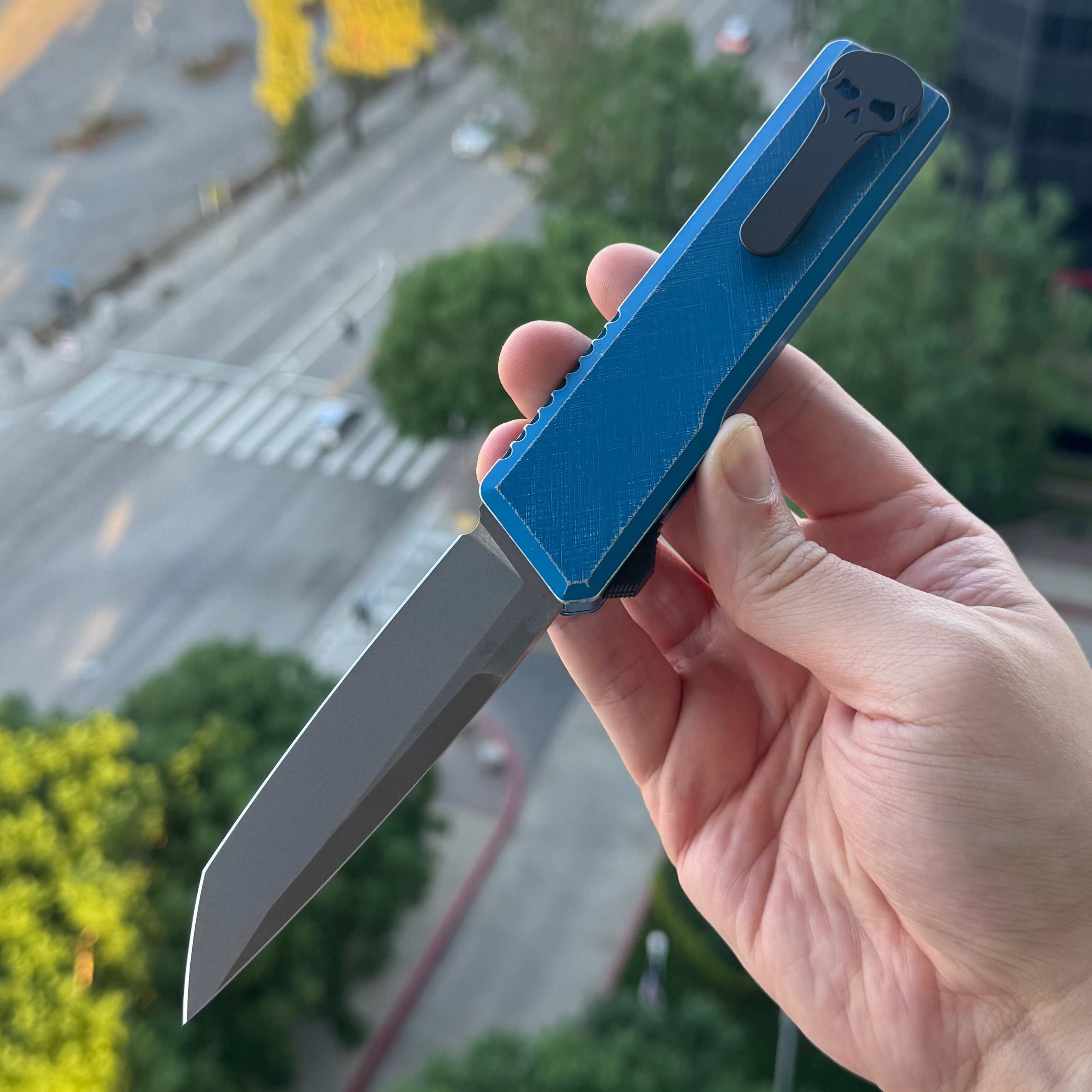 Chaves Dissident Tanto - Blue Crosshatch Aluminum w/ Nebula Fat Carbon Inlays - Stonewash M390