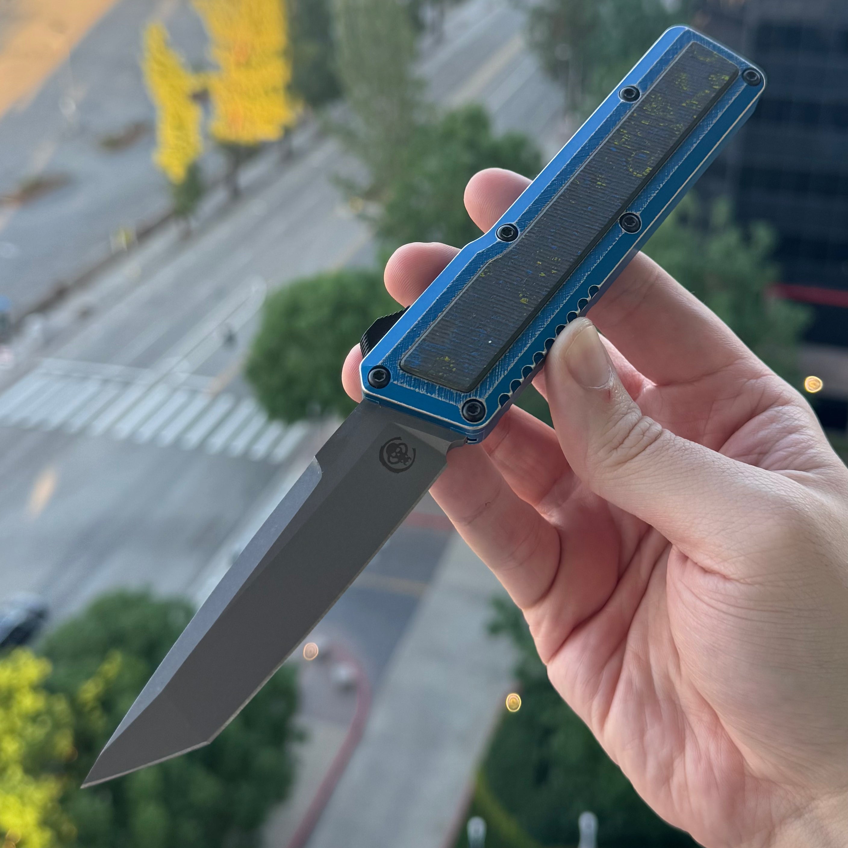 Chaves Dissident Tanto - Blue Crosshatch Aluminum w/ Bolts Camo Carbon Inlays - Stonewash M390