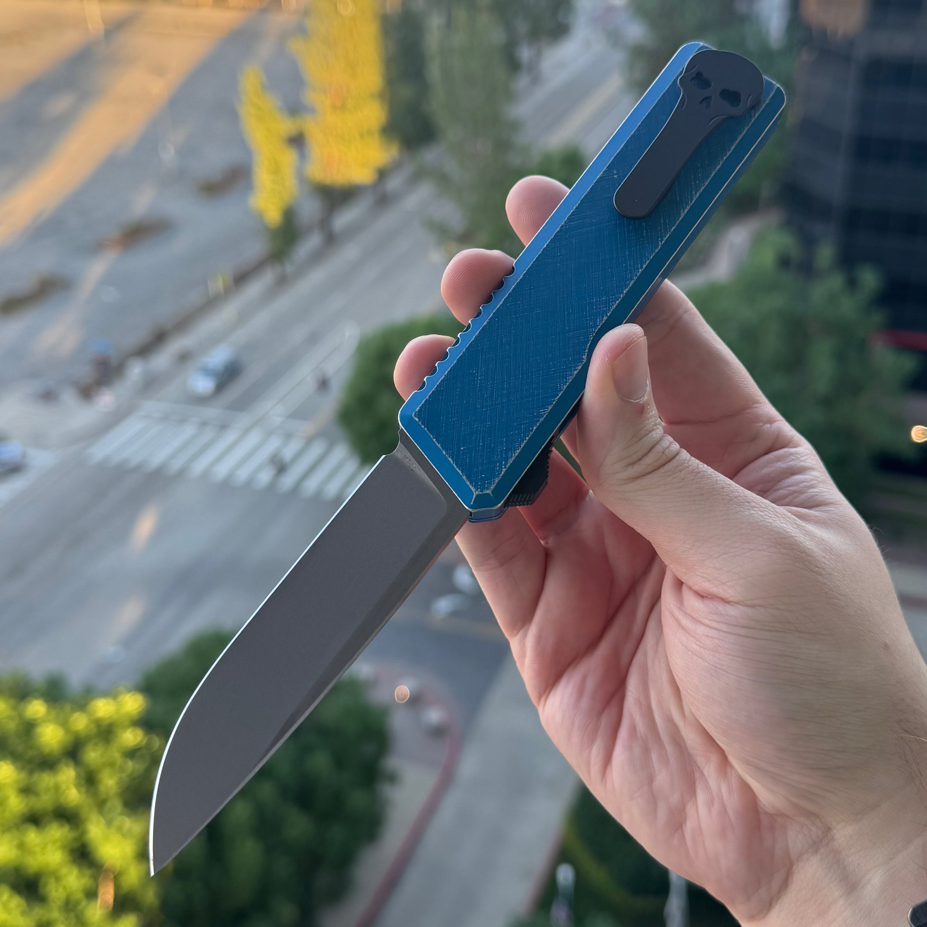 Chaves Dissident Drop Point - Blue Crosshatch Aluminum w/ Gulf Camo Carbon Inlays - Stonewash M390