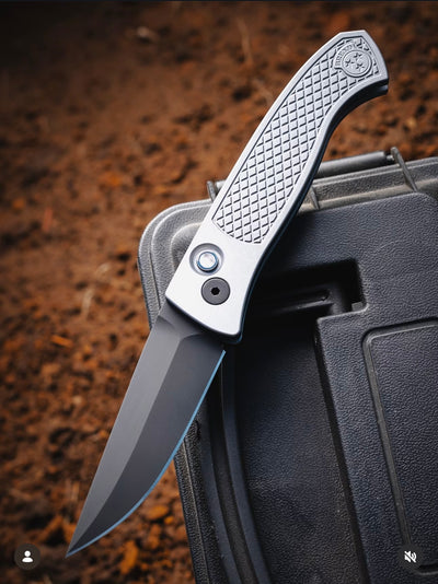 Pro-Tech Brend Classic - Gray Diamond Texture Alumimum w/ Black Lip Pearl Button - DLC Magnacut - CCKSF26.Brend.1