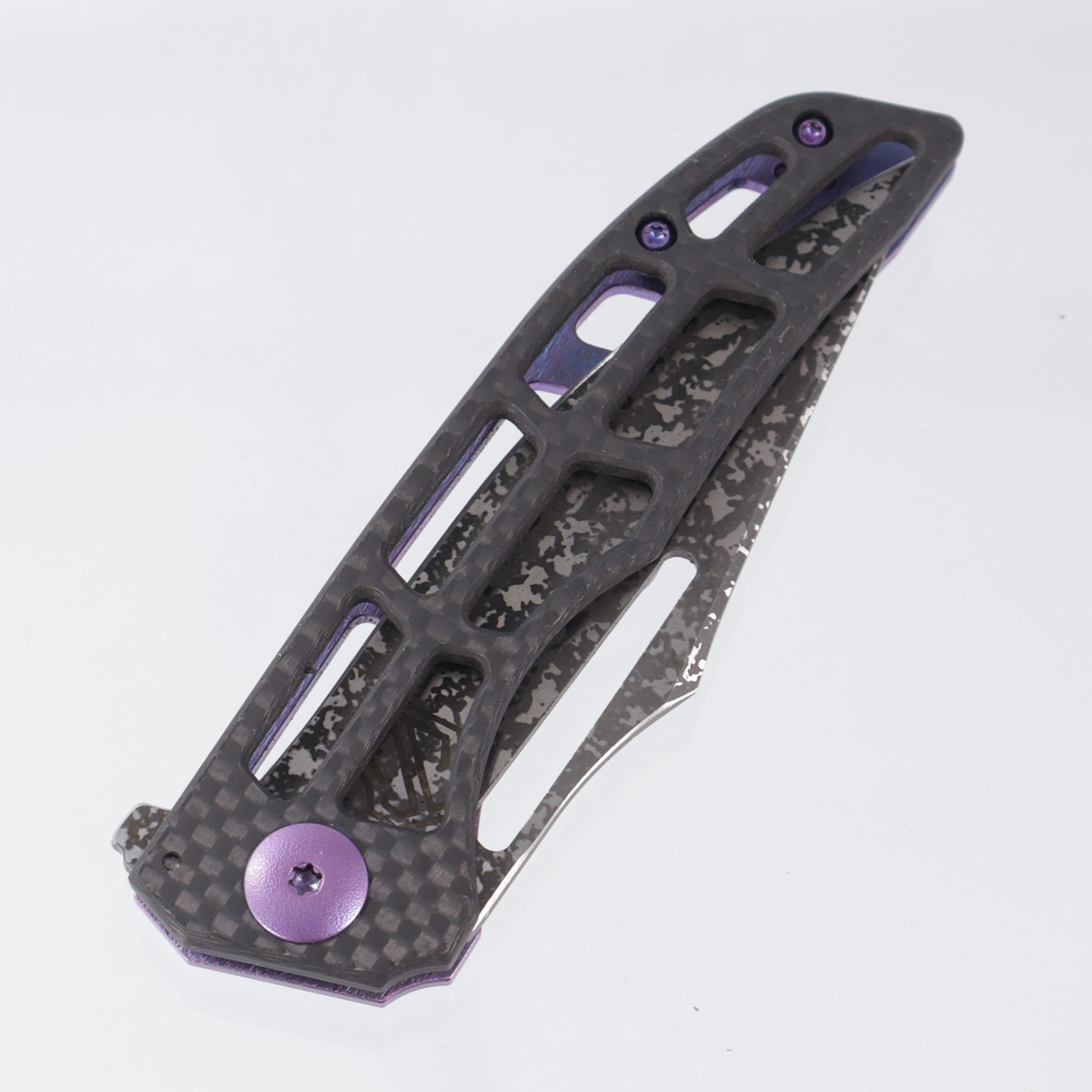 John Gray Slitter V2 Harpoon Bowie - Carbon Fiber / Barked Purple Titanium - Dark Rain Magnacut