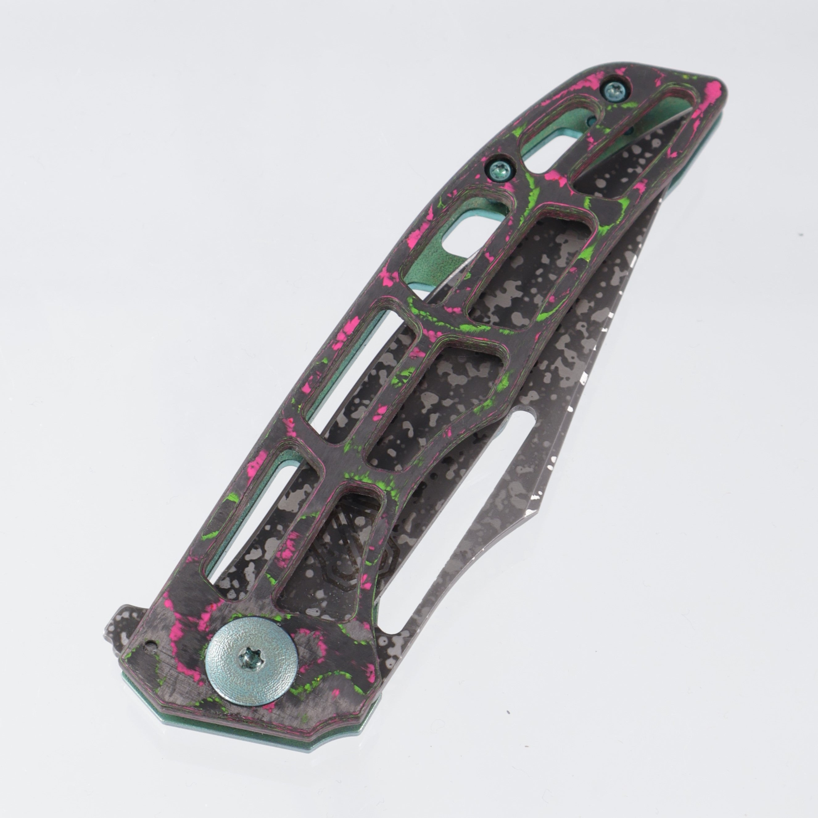 John Gray Slitter V2 Harpoon Bowie - Watermelon Sugar Camo Carbon / Barked Green & Purple Titanium - Dark Rain Magnacut