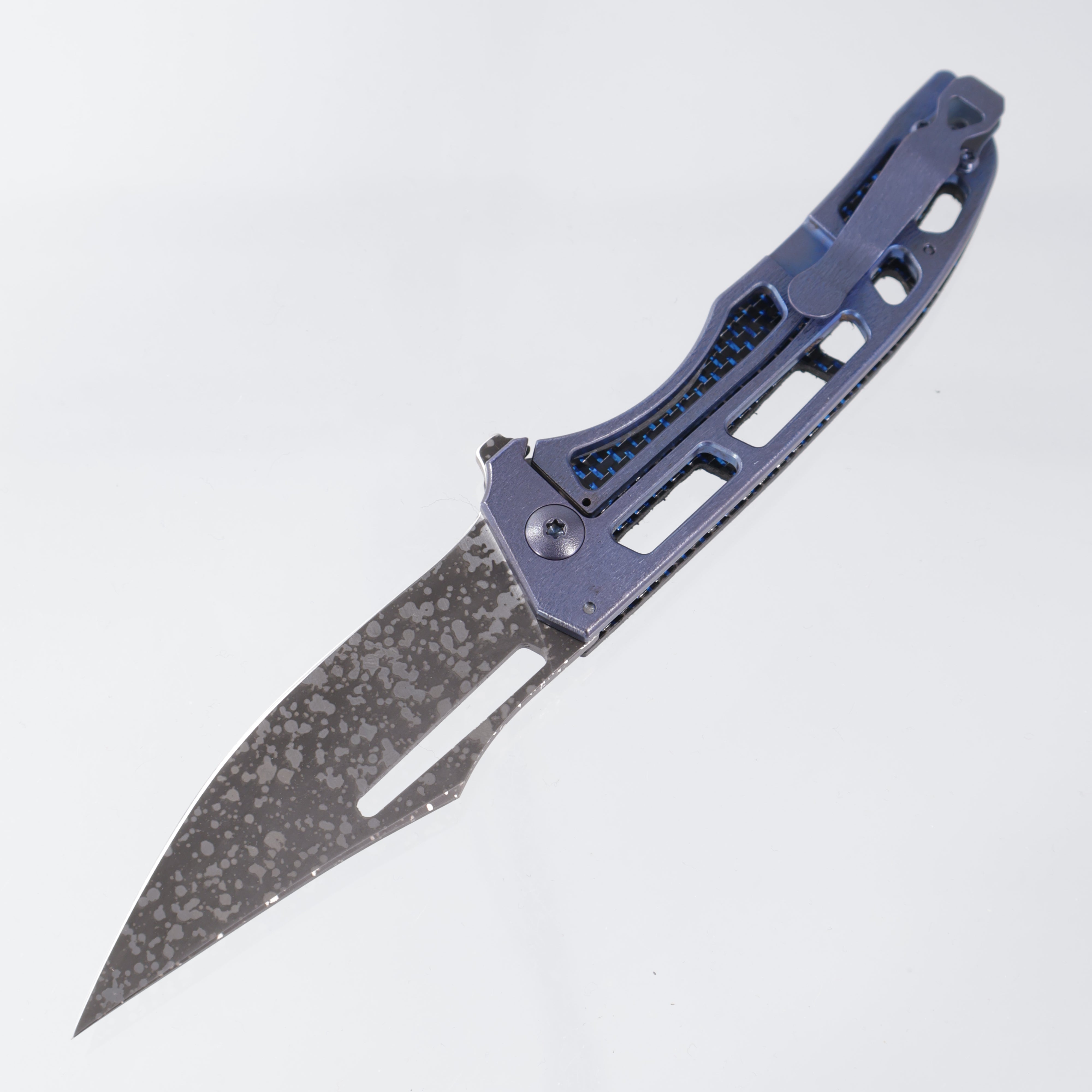 John Gray Slitter V2 Harpoon Bowie - Blue & Silver Twill Carbon / Barked Blue Titanium - Dark Rain Magnacut