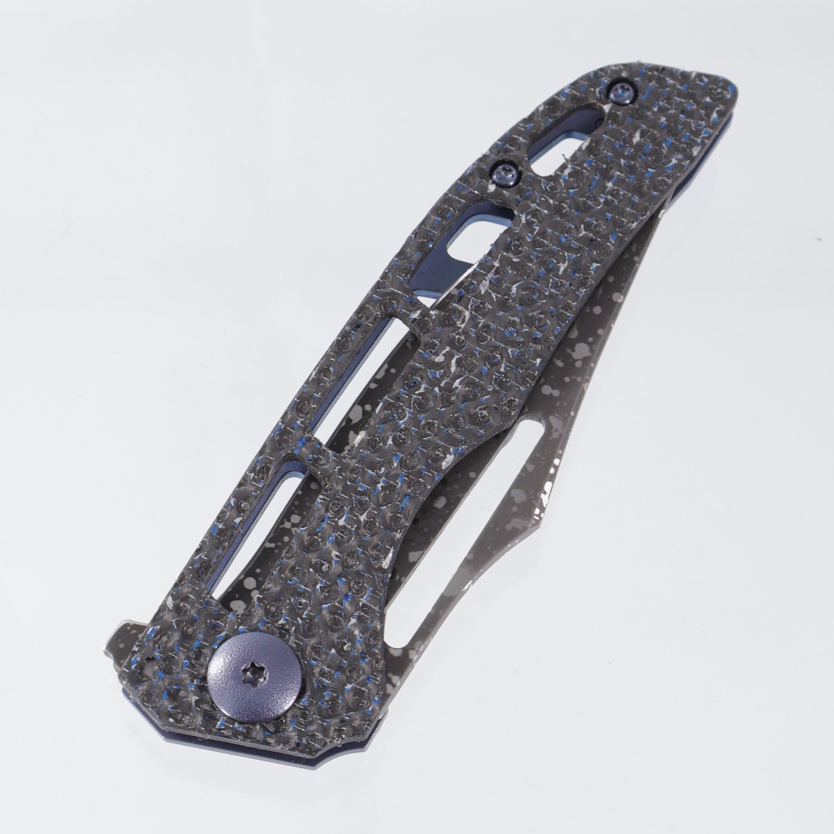 John Gray Slitter V2 Harpoon Bowie - Blue & Silver Twill Carbon / Barked Blue Titanium - Dark Rain Magnacut