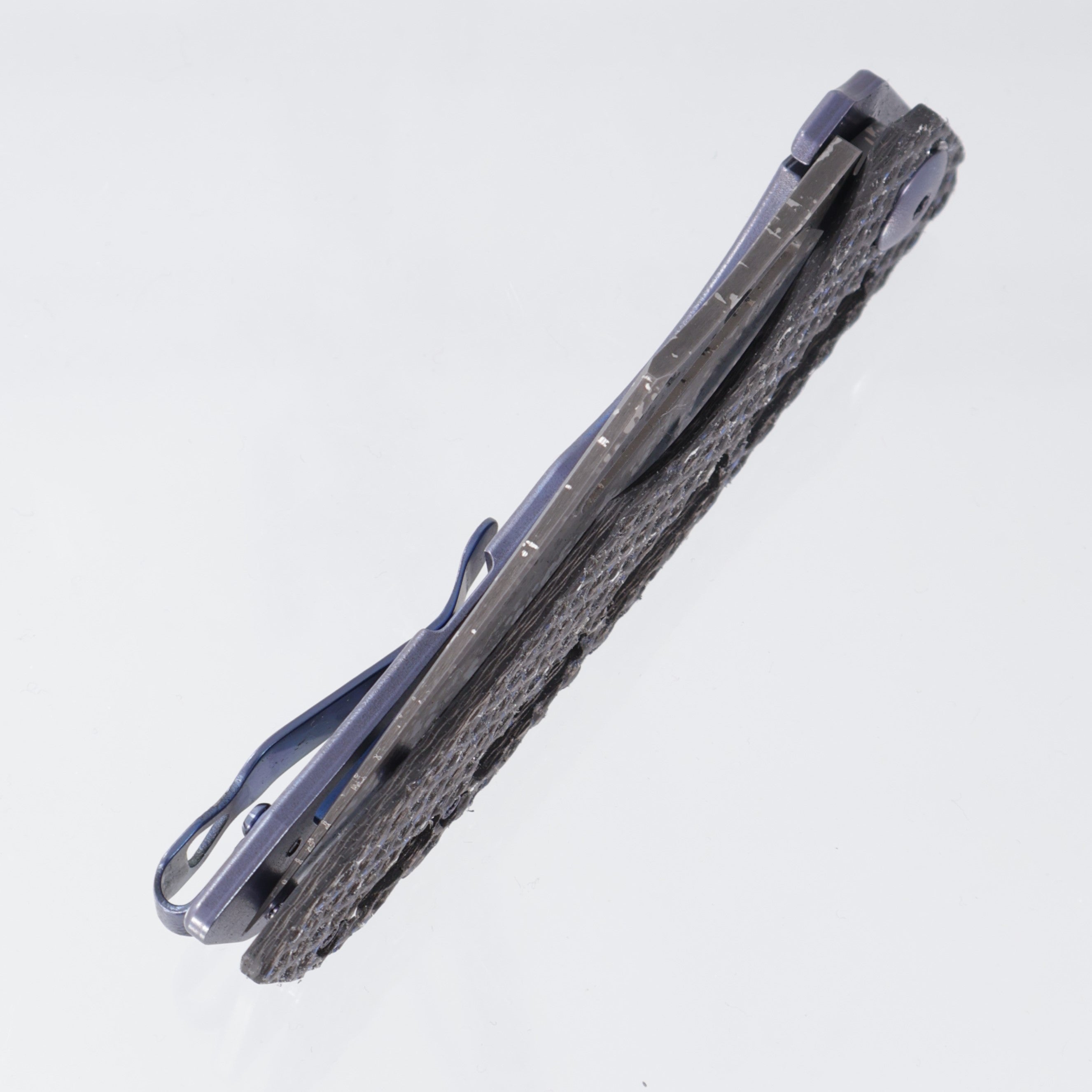 John Gray Slitter V2 Harpoon Bowie - Blue & Silver Twill Carbon / Barked Blue Titanium - Dark Rain Magnacut