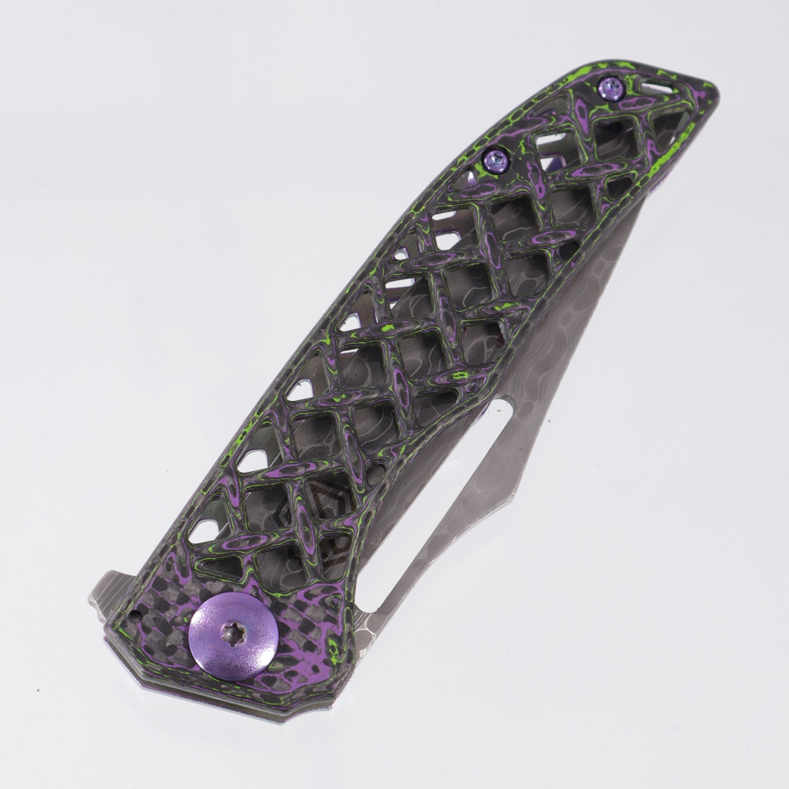 John Gray Slitter V2 Harpoon Bowie - Chainmail World Breaker Weave Camo Carbon - Chainmail Green/Purple Lockside w/ Purple Hardware - Chad Nichols Iguana Damascus