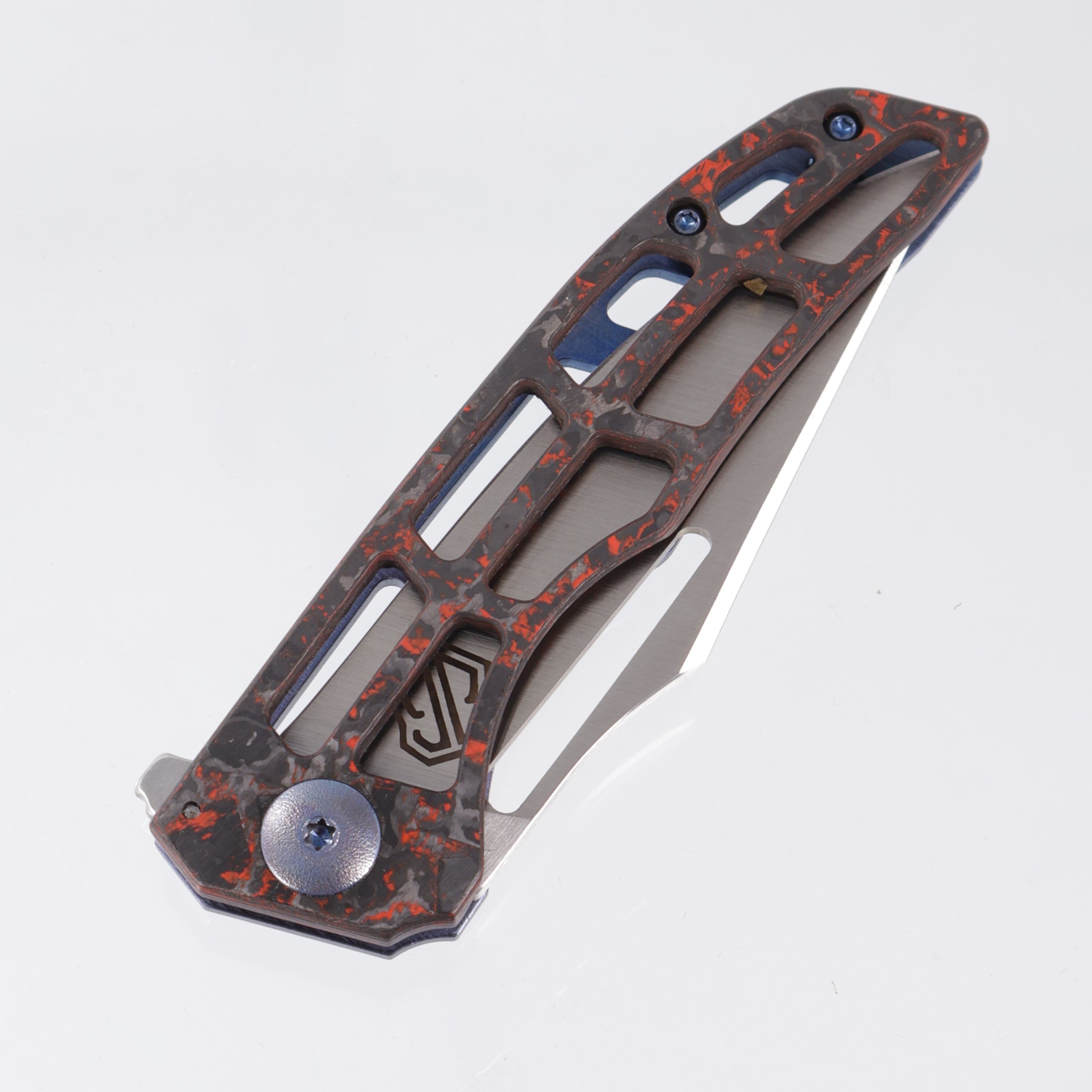 John Gray Slitter V2 Harpoon Bowie - Red TechnoCarbo Full Ported - Blurple Barked Titanium w/ Blue Hardware - Satin Magnacut