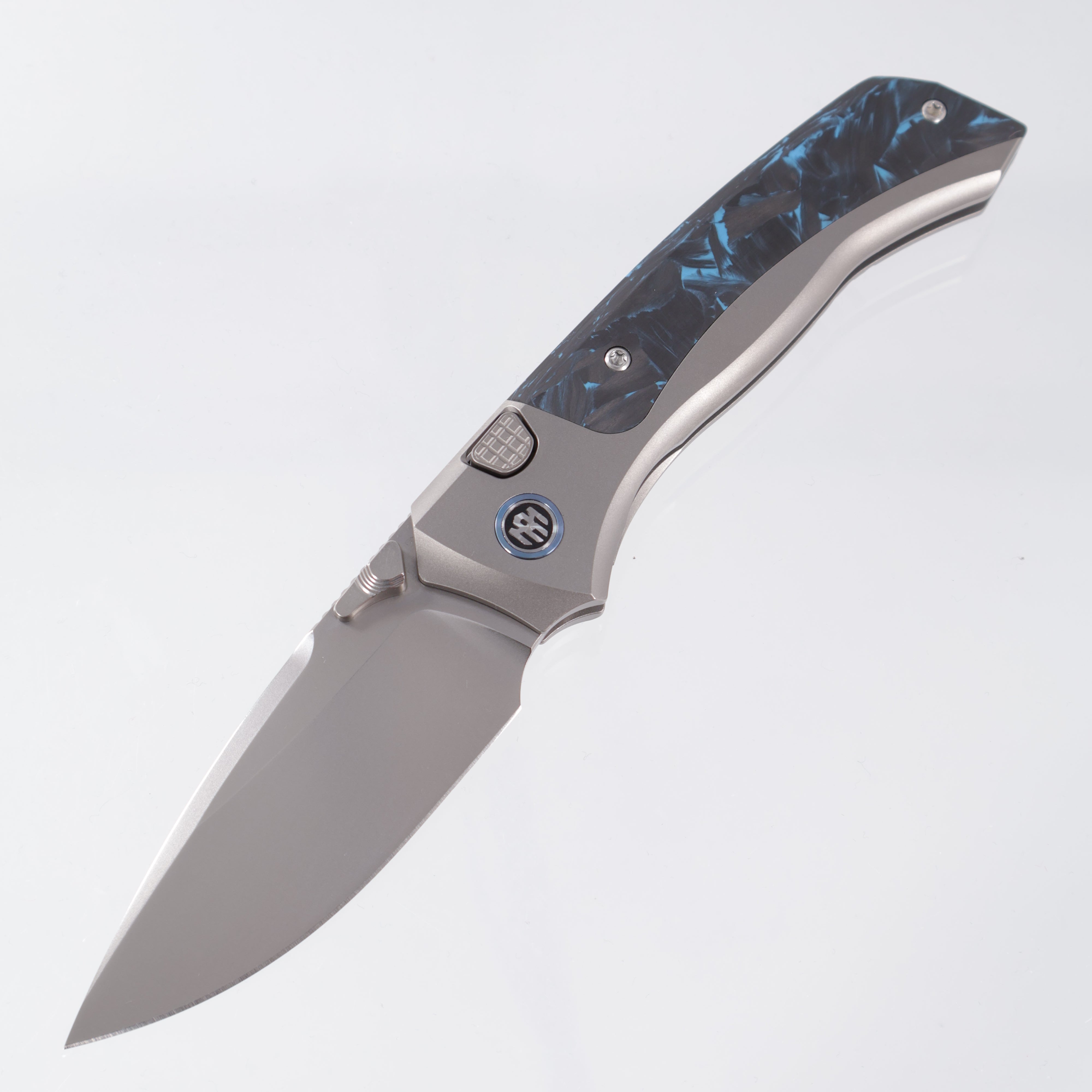 Remette Steed - Blue/Black CF & Titanium - M390 Pearlescent Stonewash - RTWS-TB