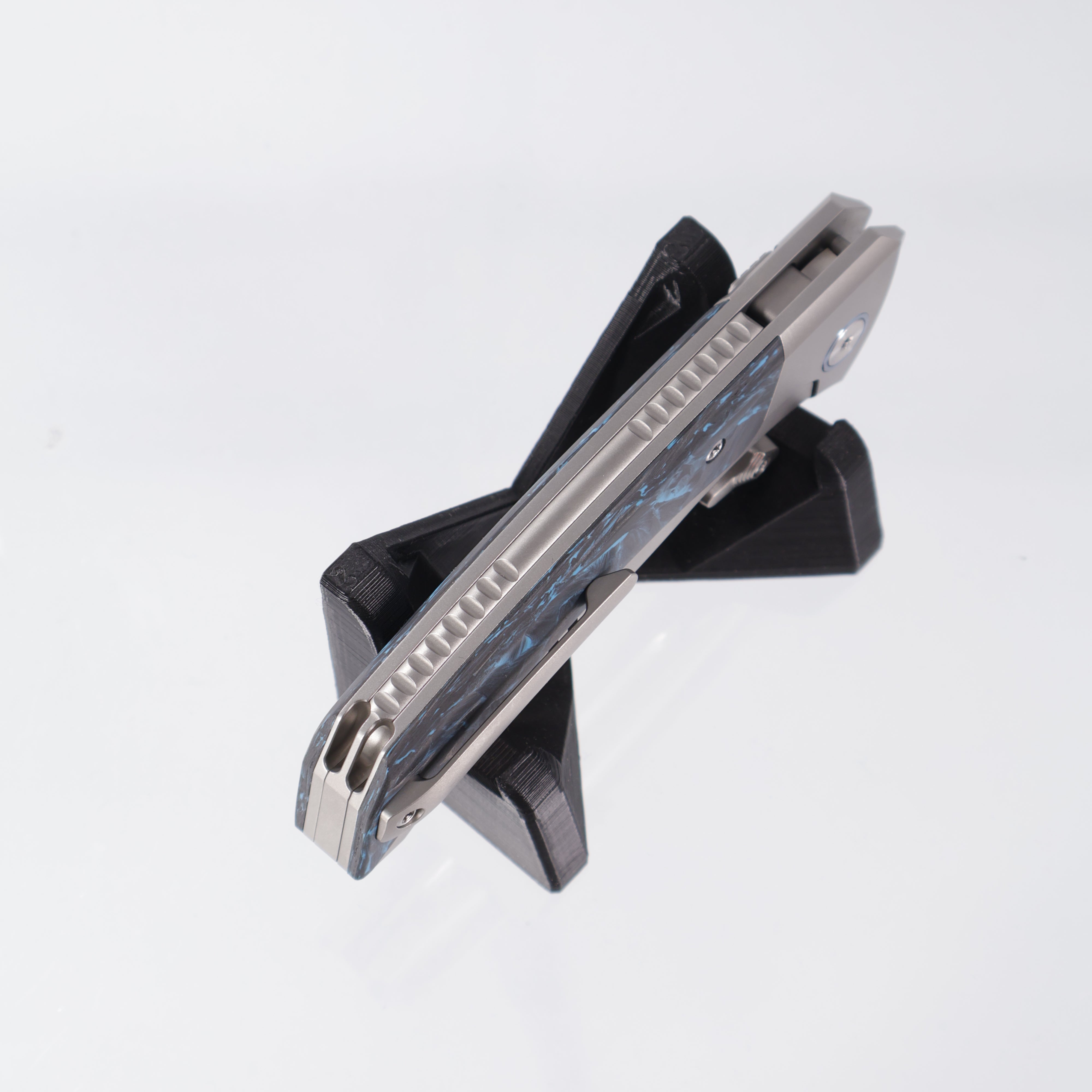 Remette Steed - Blue/Black CF & Titanium - M390 Pearlescent Stonewash - RTWS-TB
