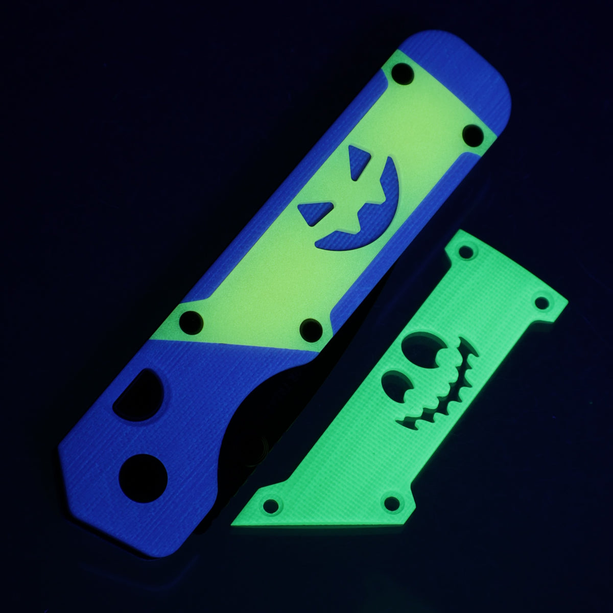 Kizer Halloween Militaw 3.1 - Purple GITD G10 w/ Yellow GITD Acrylic Inlays - Black PVD M390 - Ki3634.31BDHW1