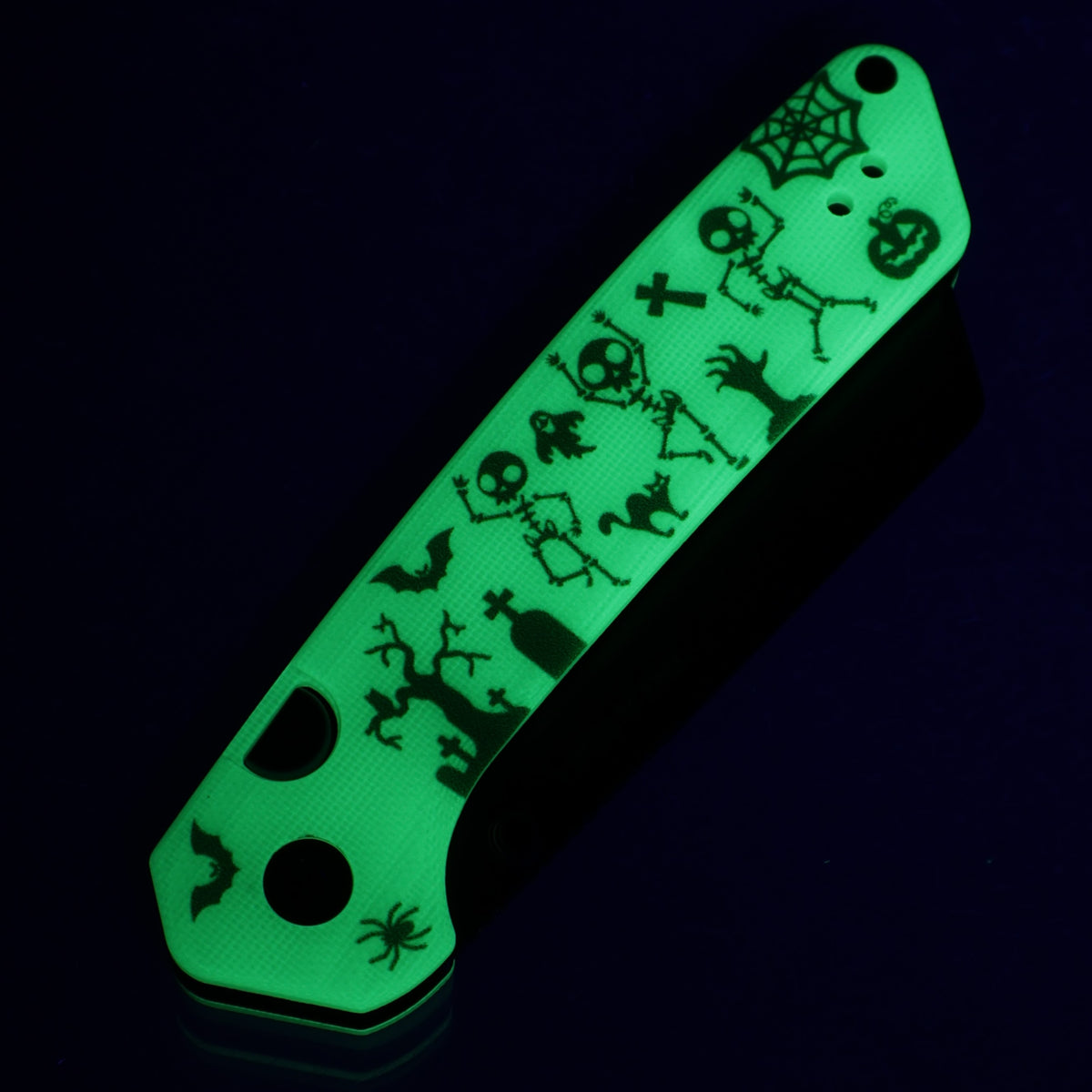 Kizer Halloween Madrac BLL - Green GITD G10 - Black PVD 14C28N - V3693BSHW1