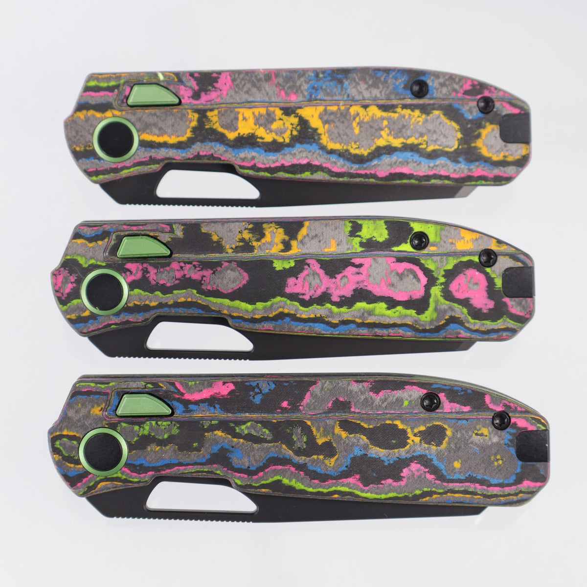 Kizer Mash Button Liner Lock - 80s Camo Carbon w/ Green Accents - Matte DLC Ultra M390 - Ki3699BSE1