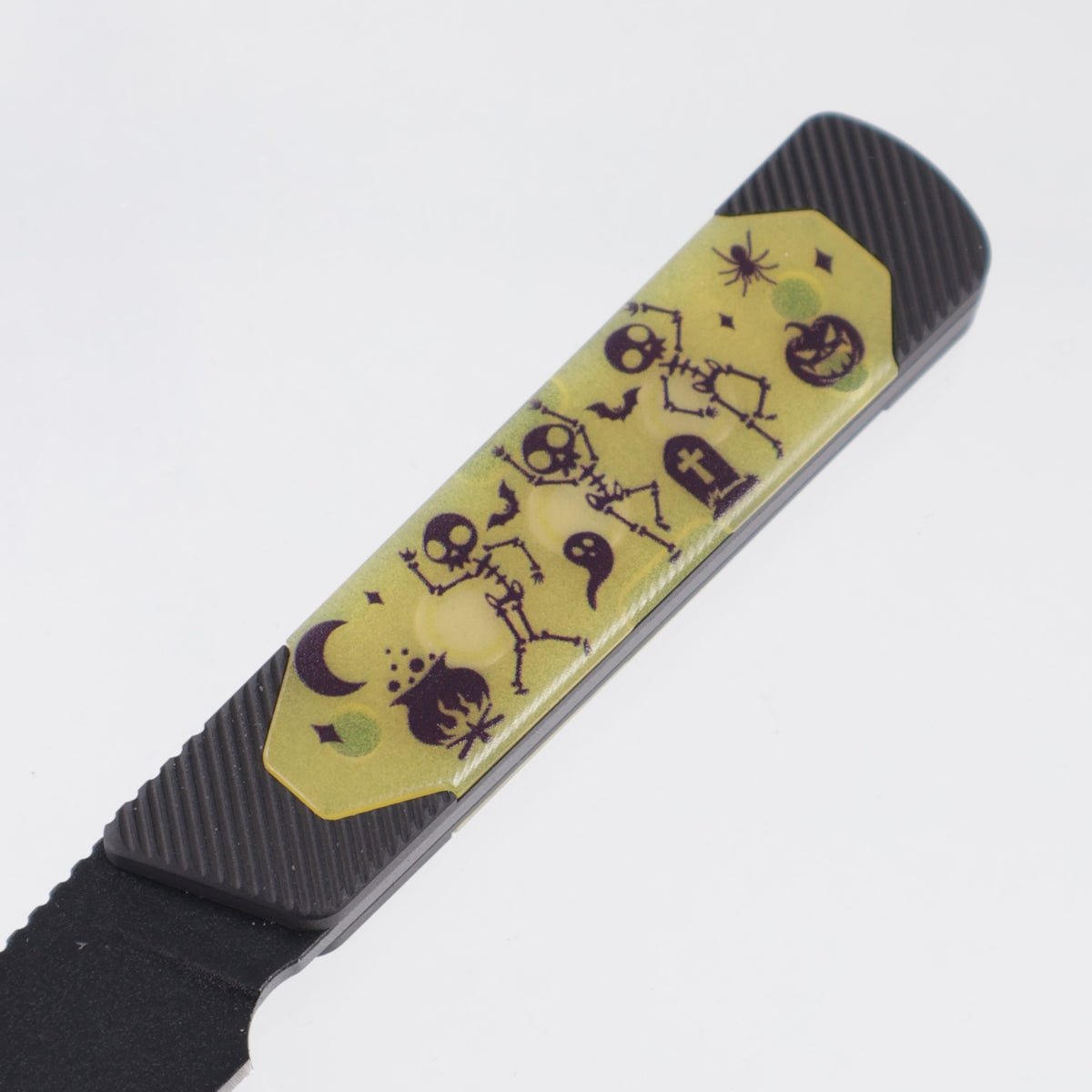 Kizer Halloween Hallow Fixed - Black Aluminum w/ Yellow GITD Acrylic Inlays - Black PVD 10V - 1123HW1
