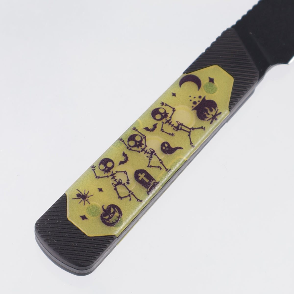 Kizer Halloween Hallow Fixed - Black Aluminum w/ Yellow GITD Acrylic Inlays - Black PVD 10V - 1123HW1