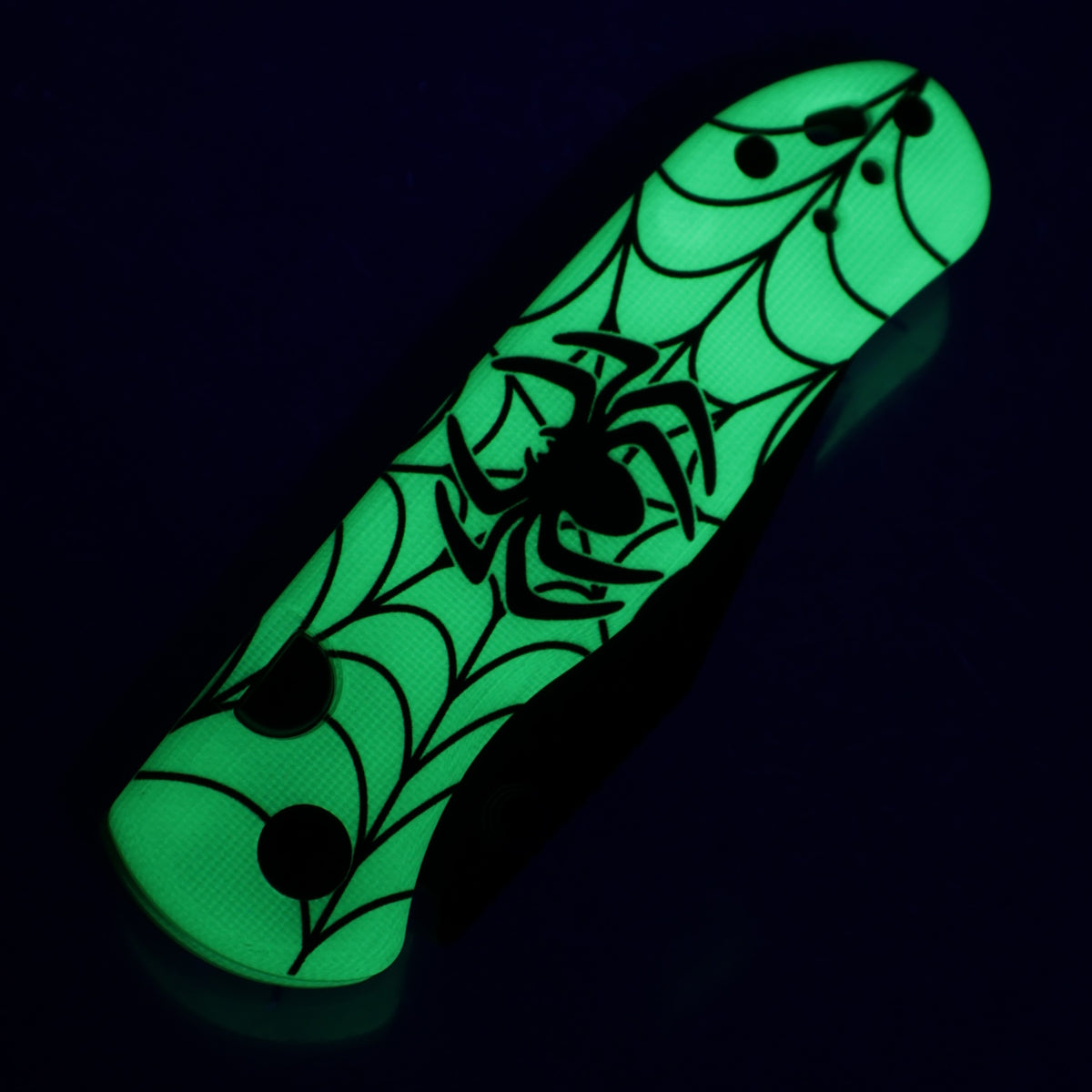 Kizer Halloween Drop Bear 2 - Green GITD G10 - Black PVD 14C28N - V3619.2BCE2
