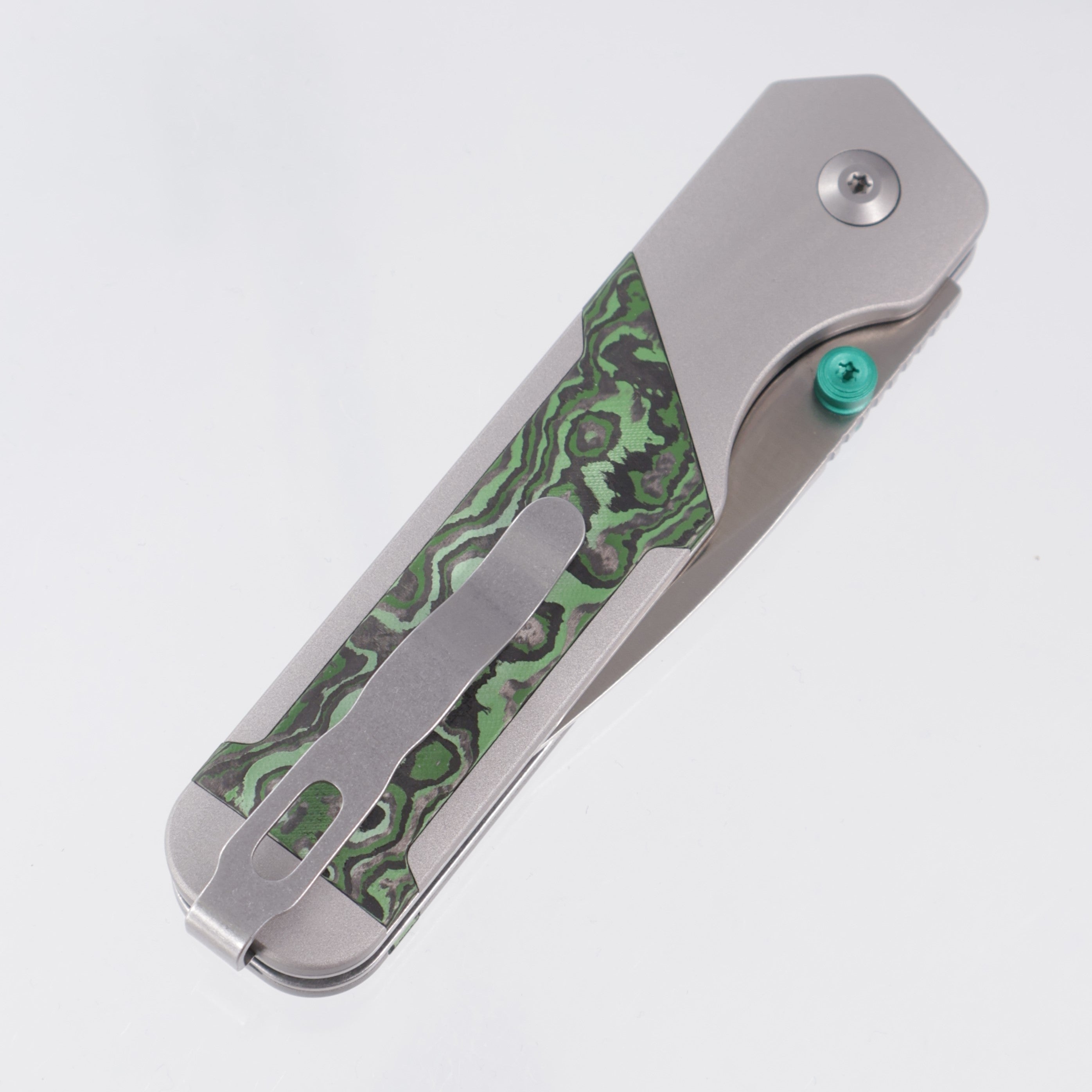 Kizer Militaw 315 KwikSwap Button Liner Lock - Gray Aluminum w/ Junglewear Fat Carbon Inlays & Green Accents - Satin M390 - Ki3634.31BDA2