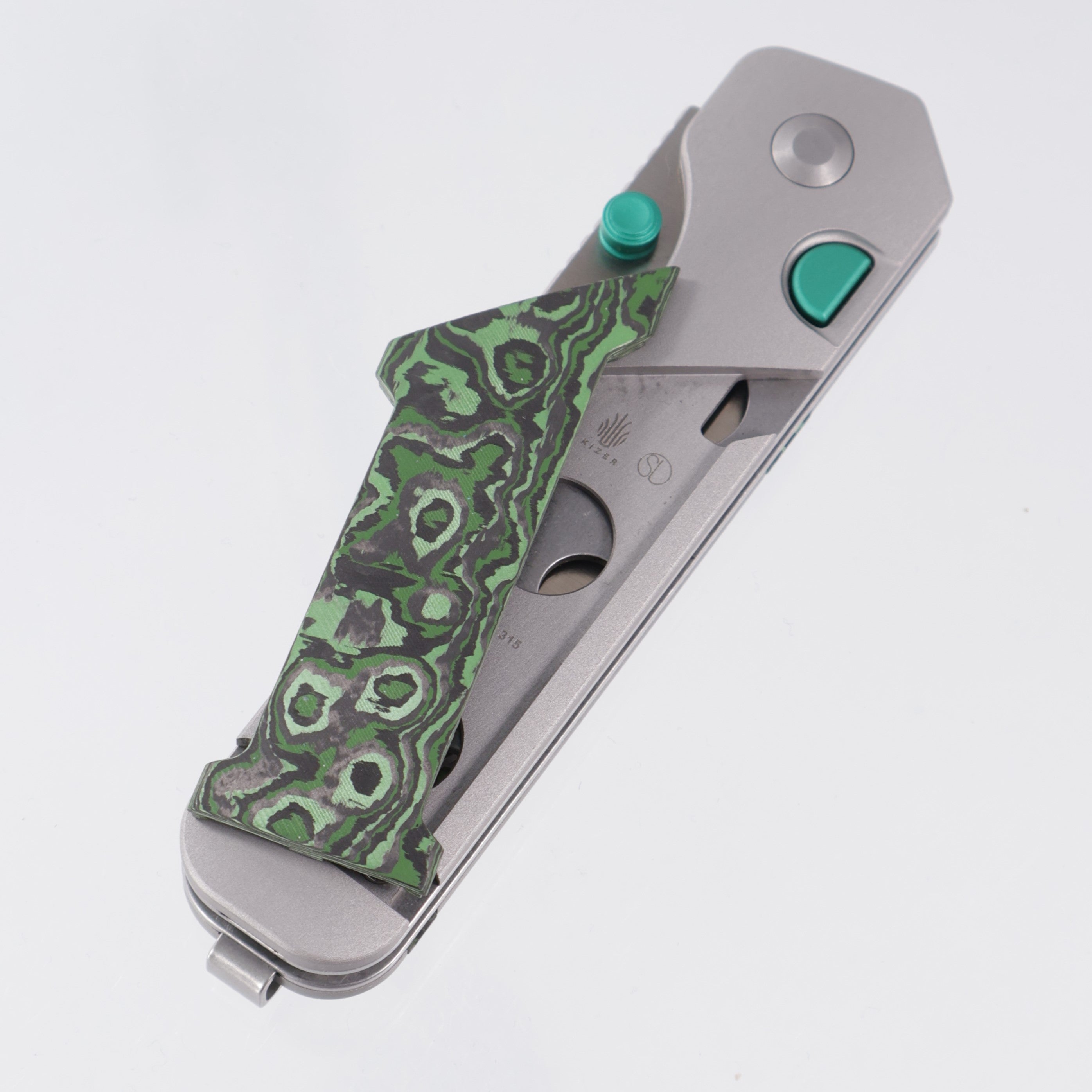 Kizer Militaw 315 KwikSwap Button Liner Lock - Gray Aluminum w/ Junglewear Fat Carbon Inlays & Green Accents - Satin M390 - Ki3634.31BDA2