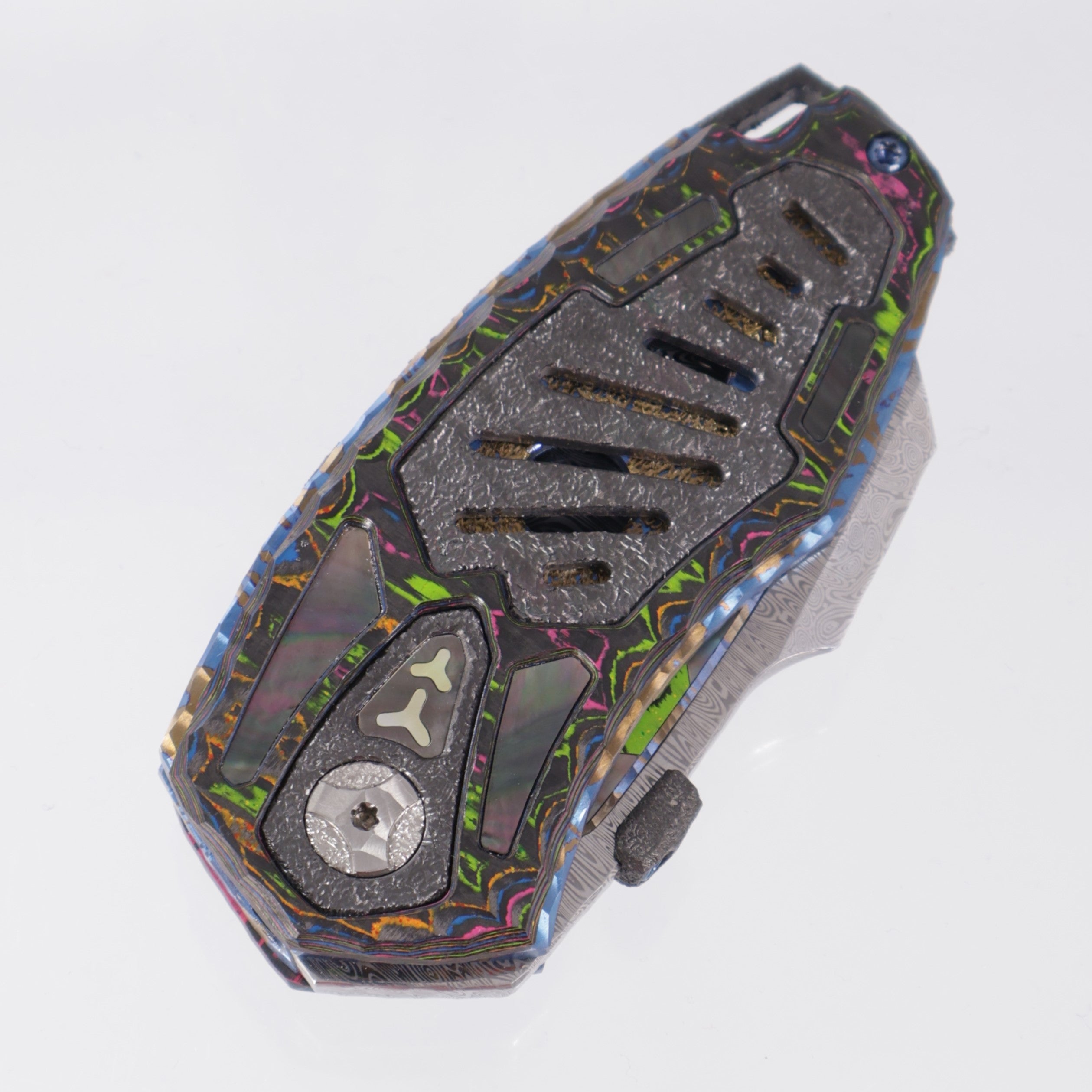 Manuele Messori Tank Custom - Damasteel Bifrost - 80s Camo Carbon Scales - Zirconium / Black Lip Pearl Interframe - Anodized Titanium Internal Scales - BROP Exclusive