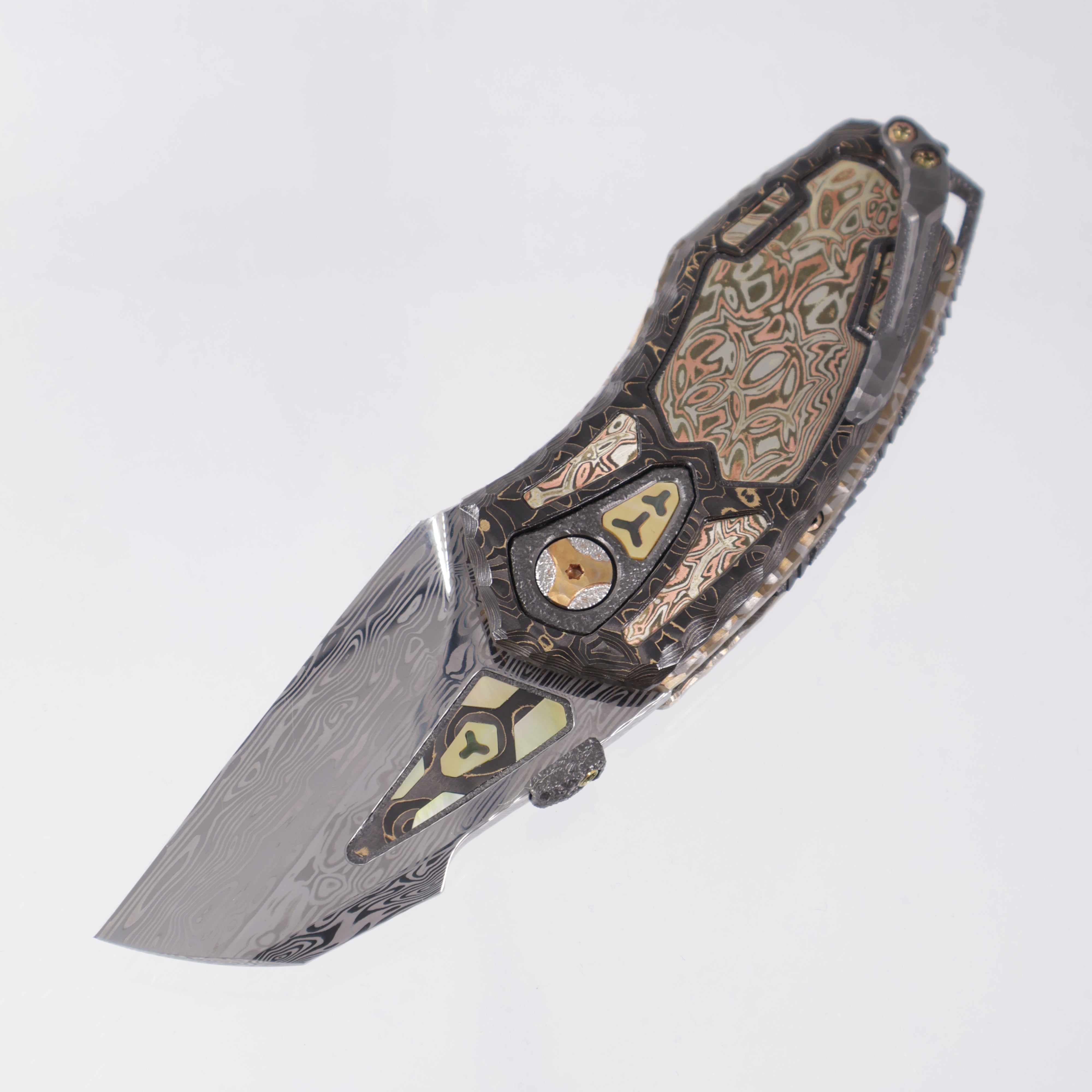 Manuele Messori Tank Custom - Damasteel Bifrost - Gold Camo Fat Carbon Scales - Mokume / Zirconium / Gold Pearl Interframe - Anodized Titanium Internal Scales