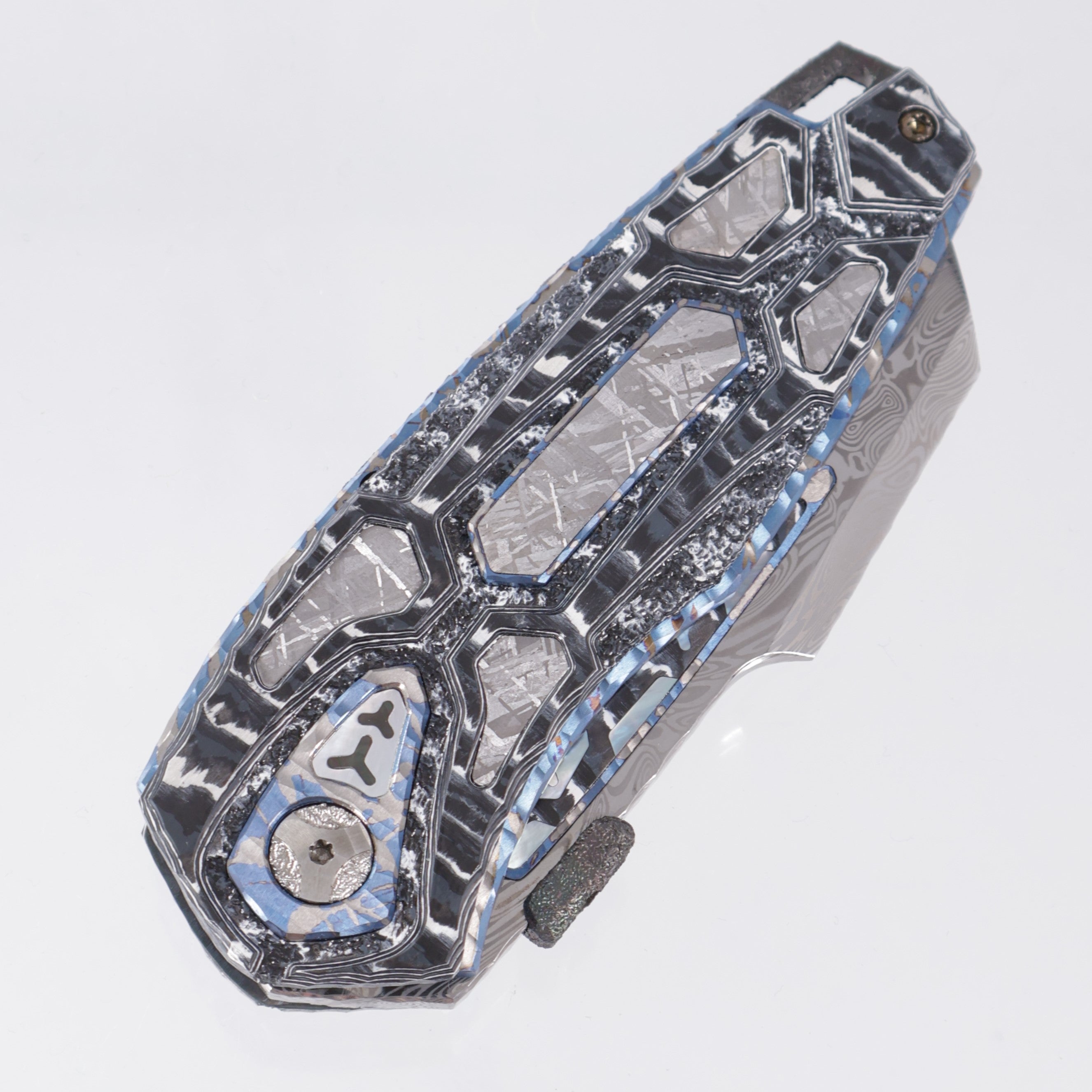 Manuele Messori Hybris Mandalorian Custom - Damasteel Draupner - White Storm Fat Carbon Scales - Gibeon Meteorite / Zirconium / White Pearl Interframe - Anodized Titanium Internal Scales