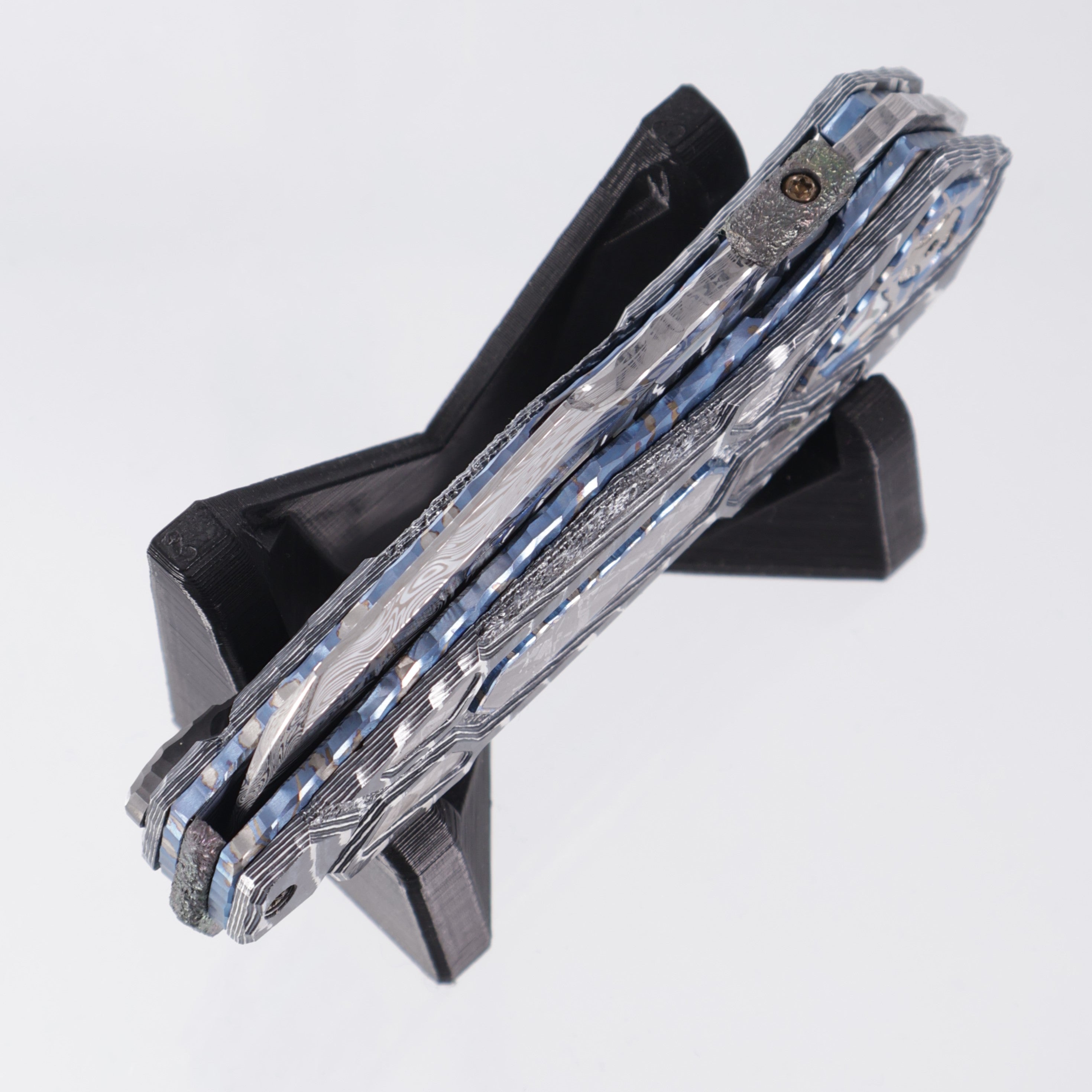 Manuele Messori Hybris Mandalorian Custom - Damasteel Draupner - White Storm Fat Carbon Scales - Gibeon Meteorite / Zirconium / White Pearl Interframe - Anodized Titanium Internal Scales