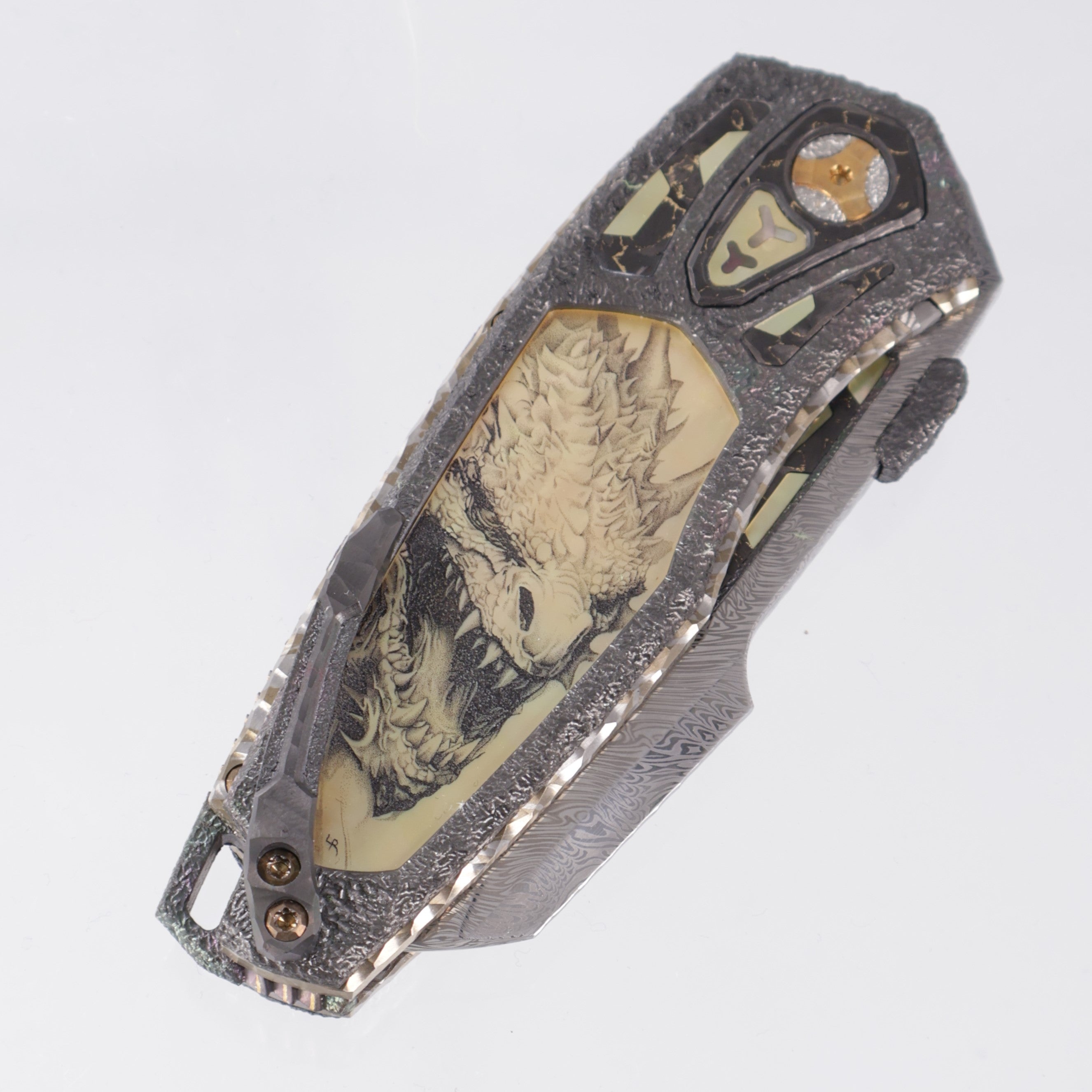 Manuele Messori Hybris Dragon Custom - Damasteel Grabak - Zirconium Scales - Gold Pearl Inlay Engraved by Luca Roccaforte - Zirconium / Gold Pearl Interframe - Anodized Titanium Internal Scales