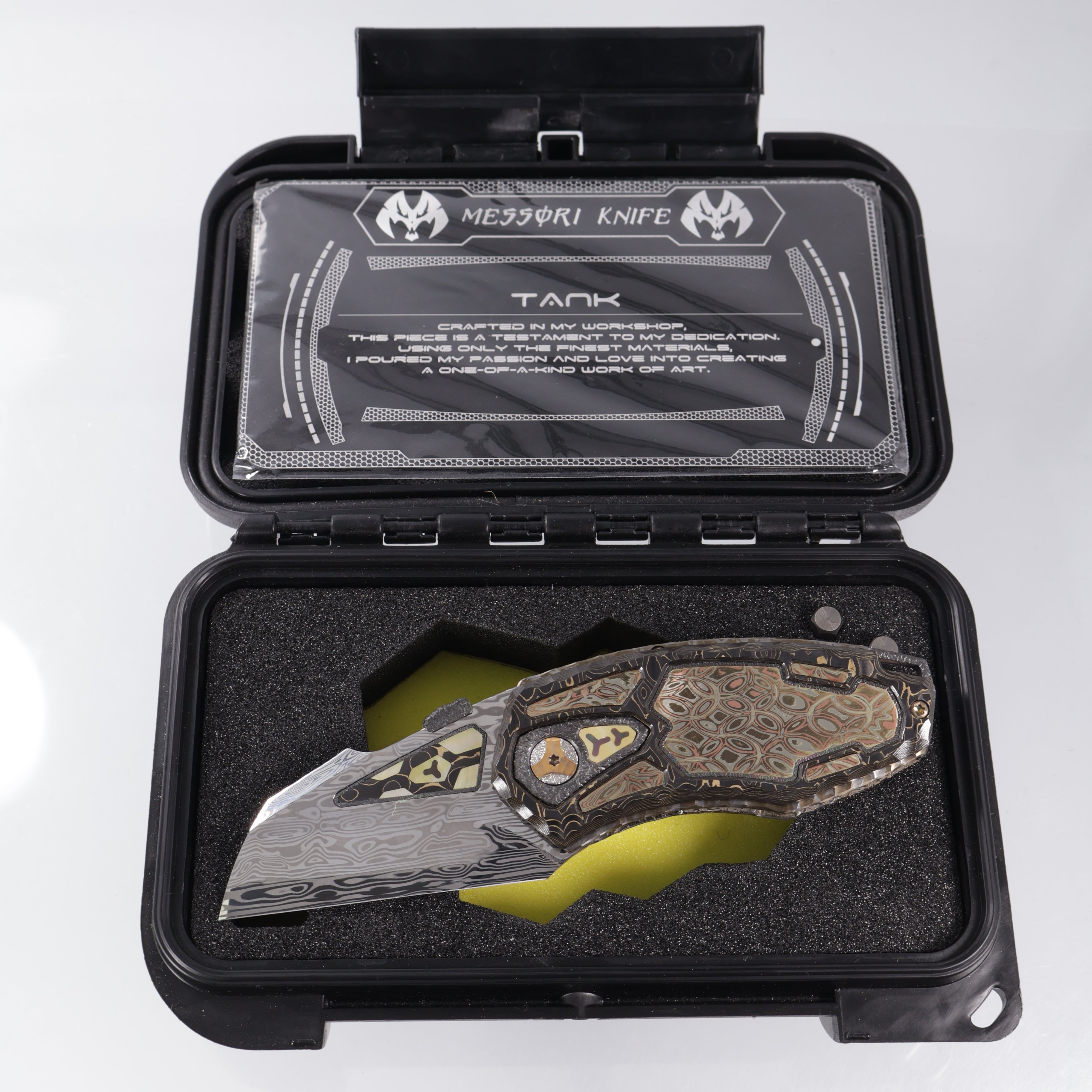 Manuele Messori Tank Custom - Damasteel Bifrost - Gold Camo Fat Carbon Scales - Mokume / Zirconium / Gold Pearl Interframe - Anodized Titanium Internal Scales