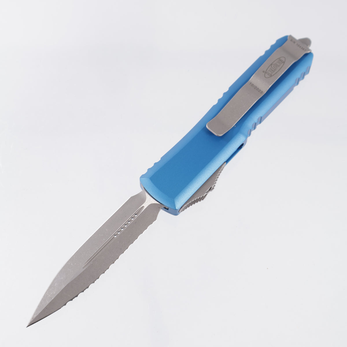 Microtech UTX-85 Double Edge - M390 Apocalyptic, Full Serrate - Blue Aluminum - 232-12 APBL