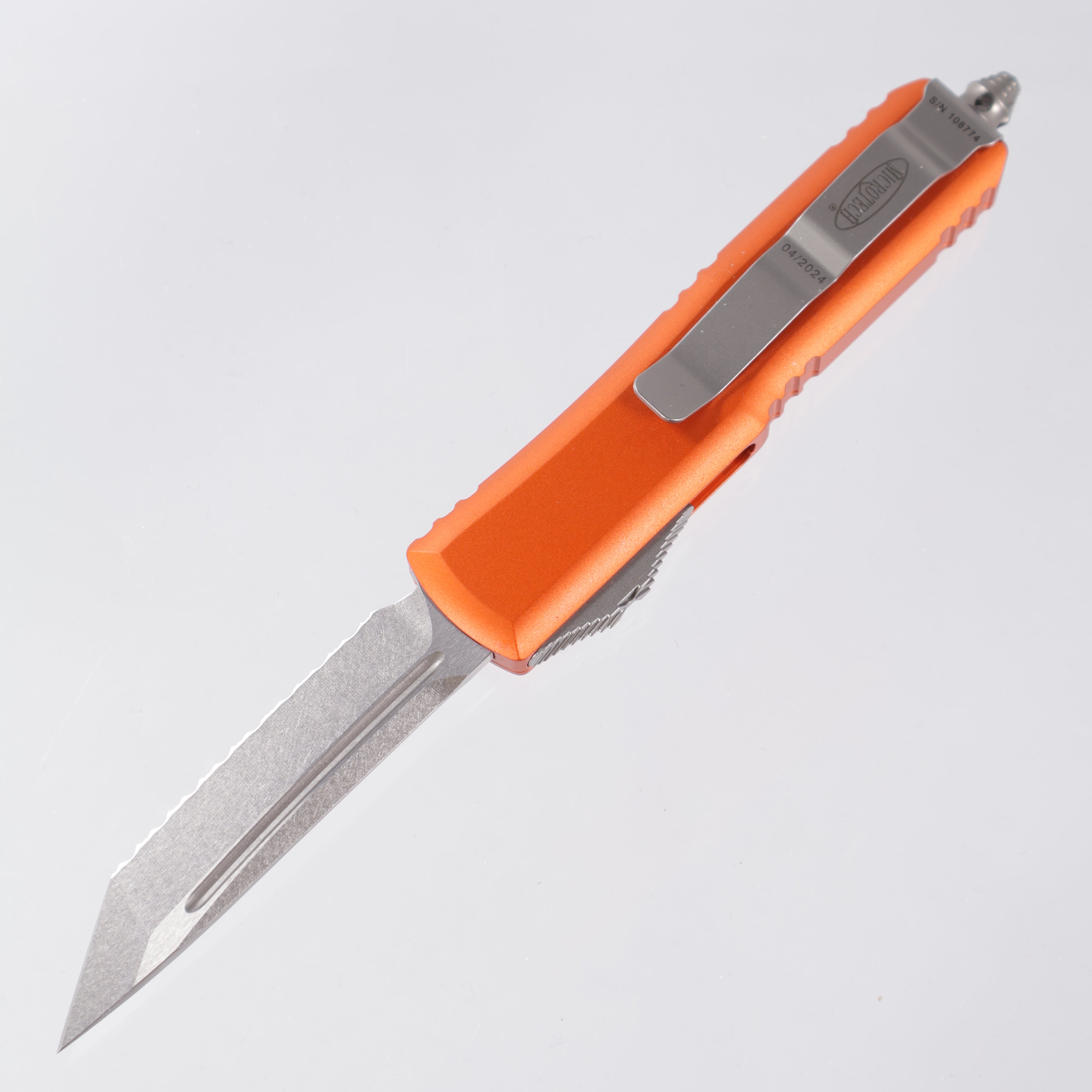 Microtech UTX-85 - Tanto Stonewash Full Serrated M390 - Orange Aluminum - 233-12 OR