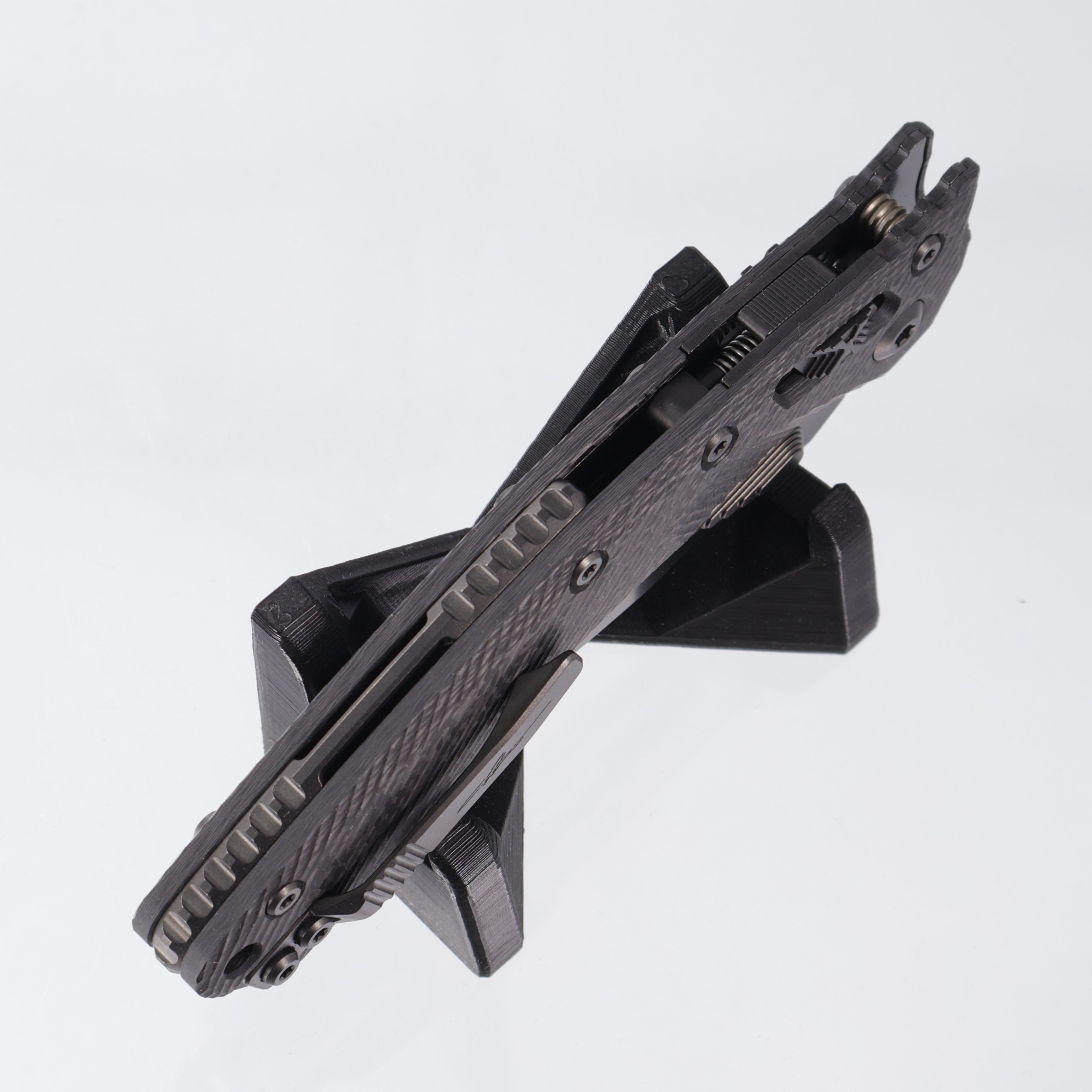 Microtech Amphibian - DLC M390MK - Fluted Carbon Fiber - Signature Series - 137RL-1 DLCTFLCFS