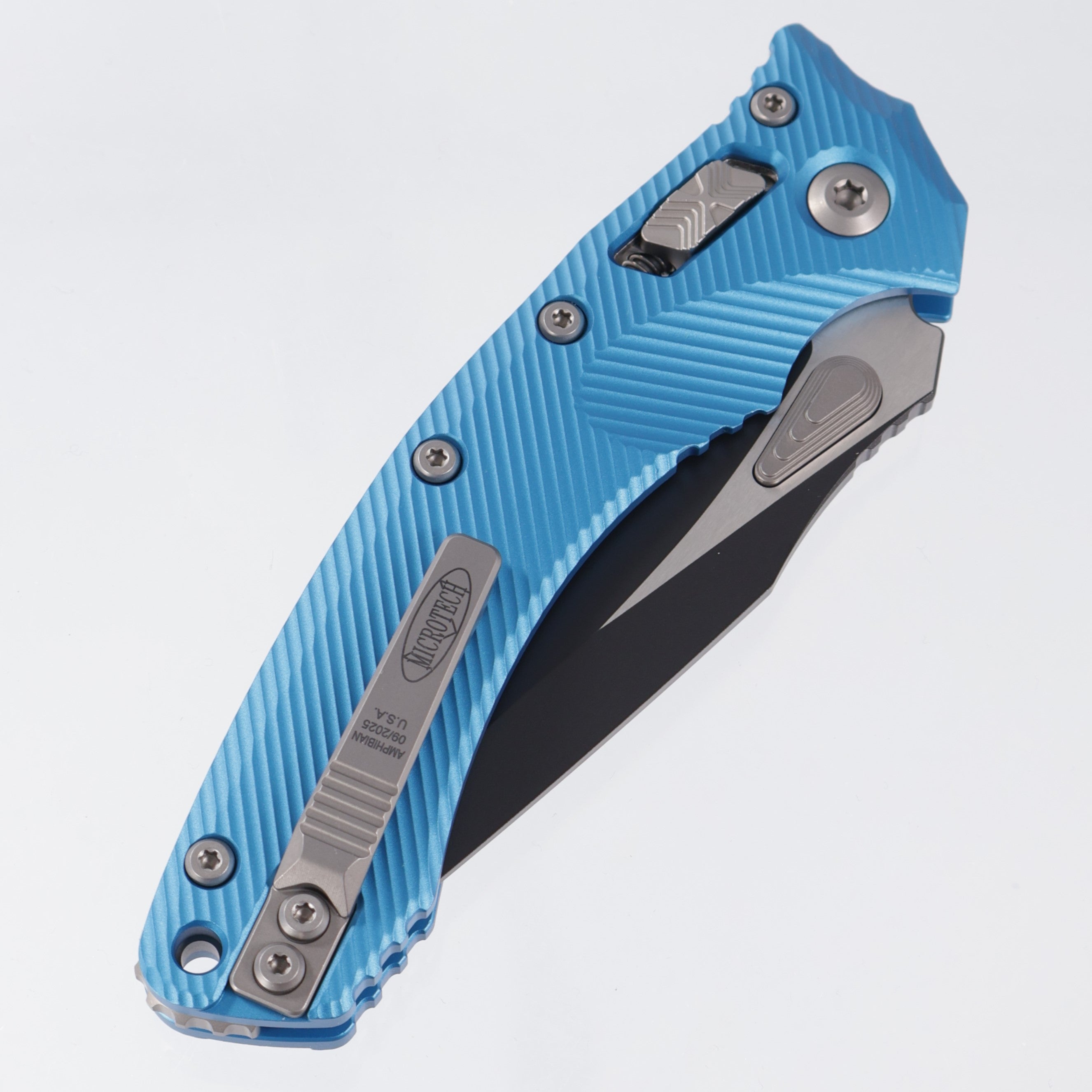 Microtech Amphibian - Blue Fluted Aluminum - 2-Tone Black M390MK - 137RL-1 FLBL
