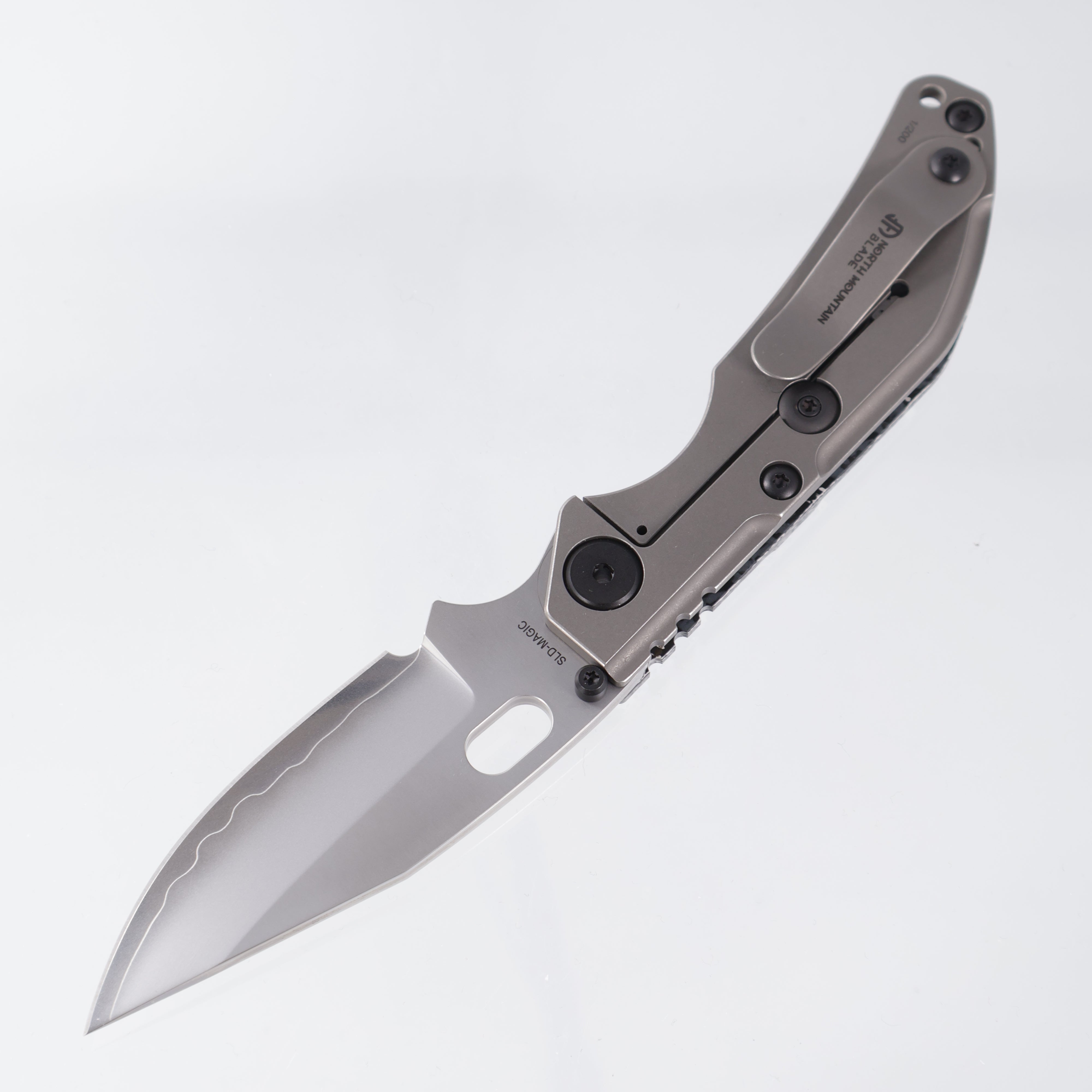 North Mountain Blade BBNM Dwyer Bowie - Blue & White Ceramic Carbon Fiber - SLD-Magic - 2521-WHCF