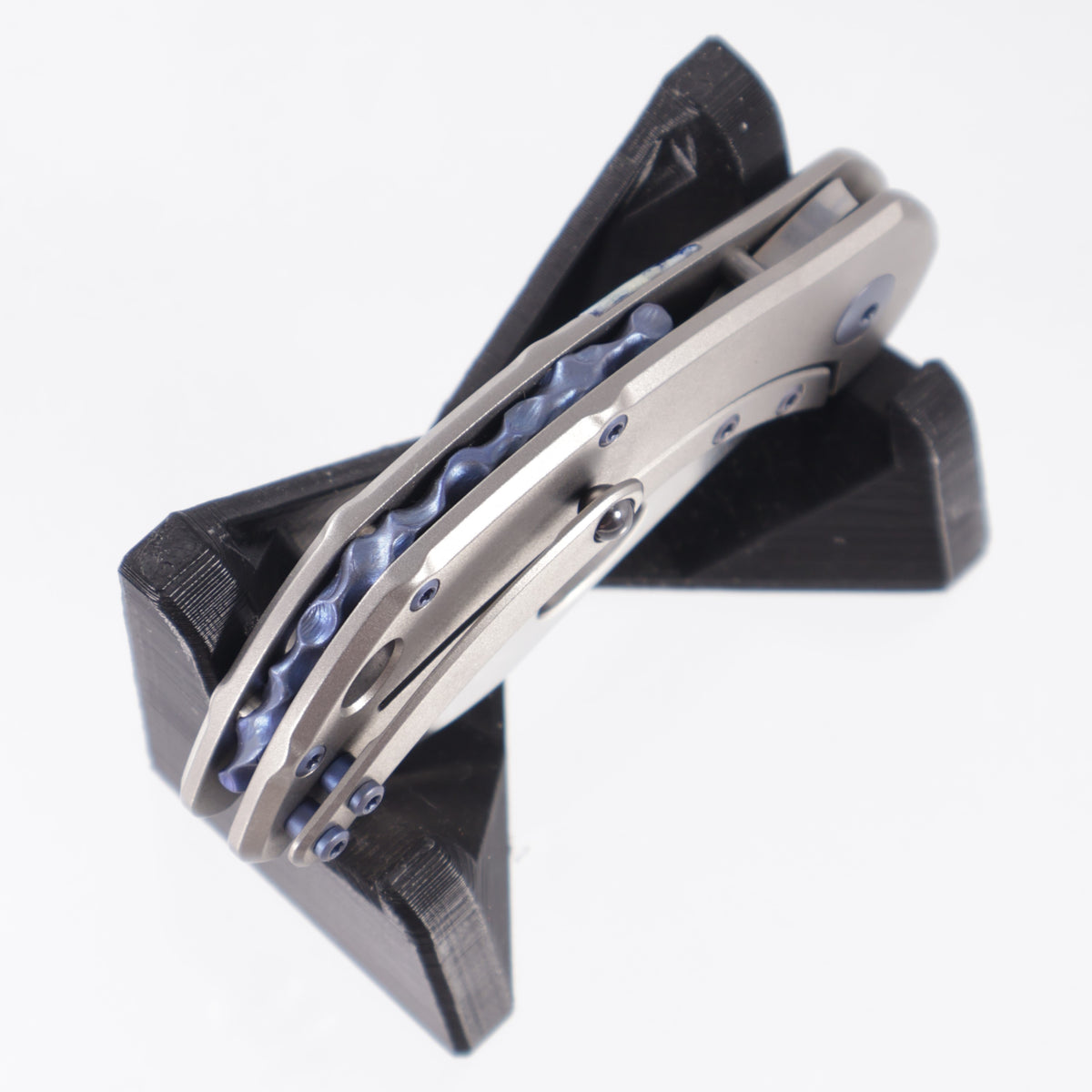 Olamic Custom Busker 365 Largo - Zirblast Titanium w/ Mammoth Molar Stripe & Blue Ti Hardware - Satin M390