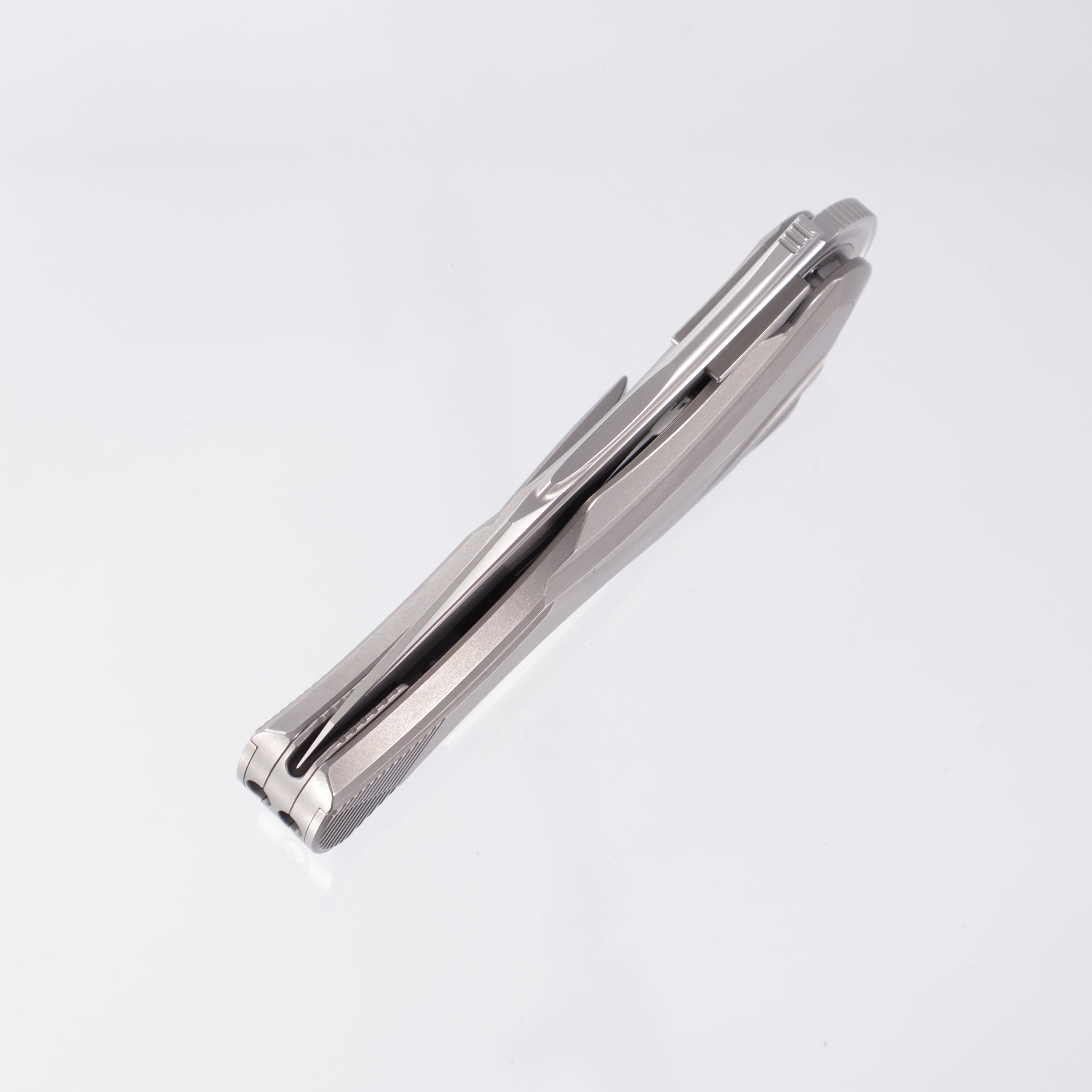 Poikilo Carmen - Pearlescent Stonewash, Recurved Tanto M398 - Stonewash Titanium - S1