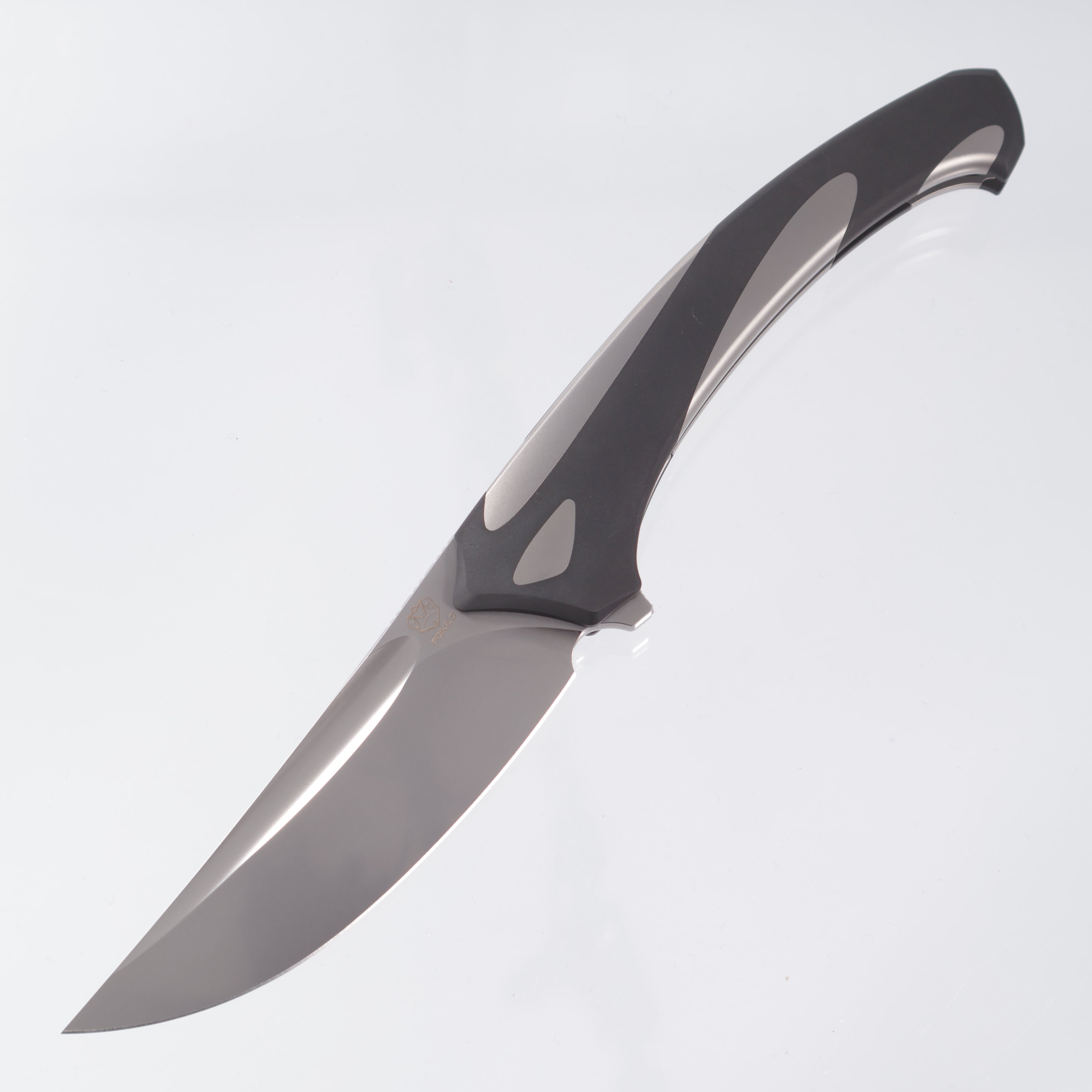 Poikilo Orca - Pearlescent Stonewash M398 - Ti & Blackened Ti Coated Handle - S