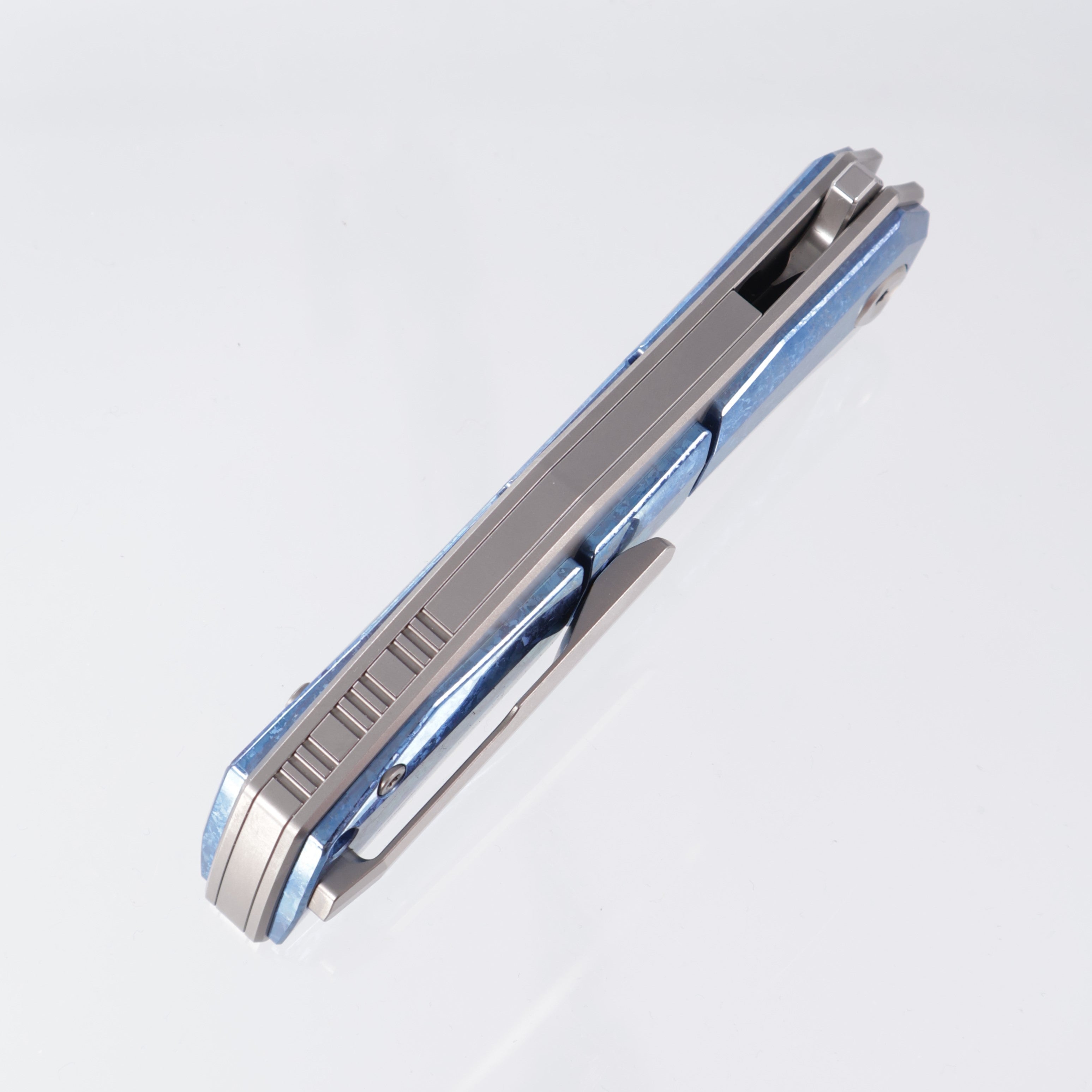 Poikilo Anolis - Blue Crystalized Ti on Titanium - Pearlescent Stonewash M398 - S1