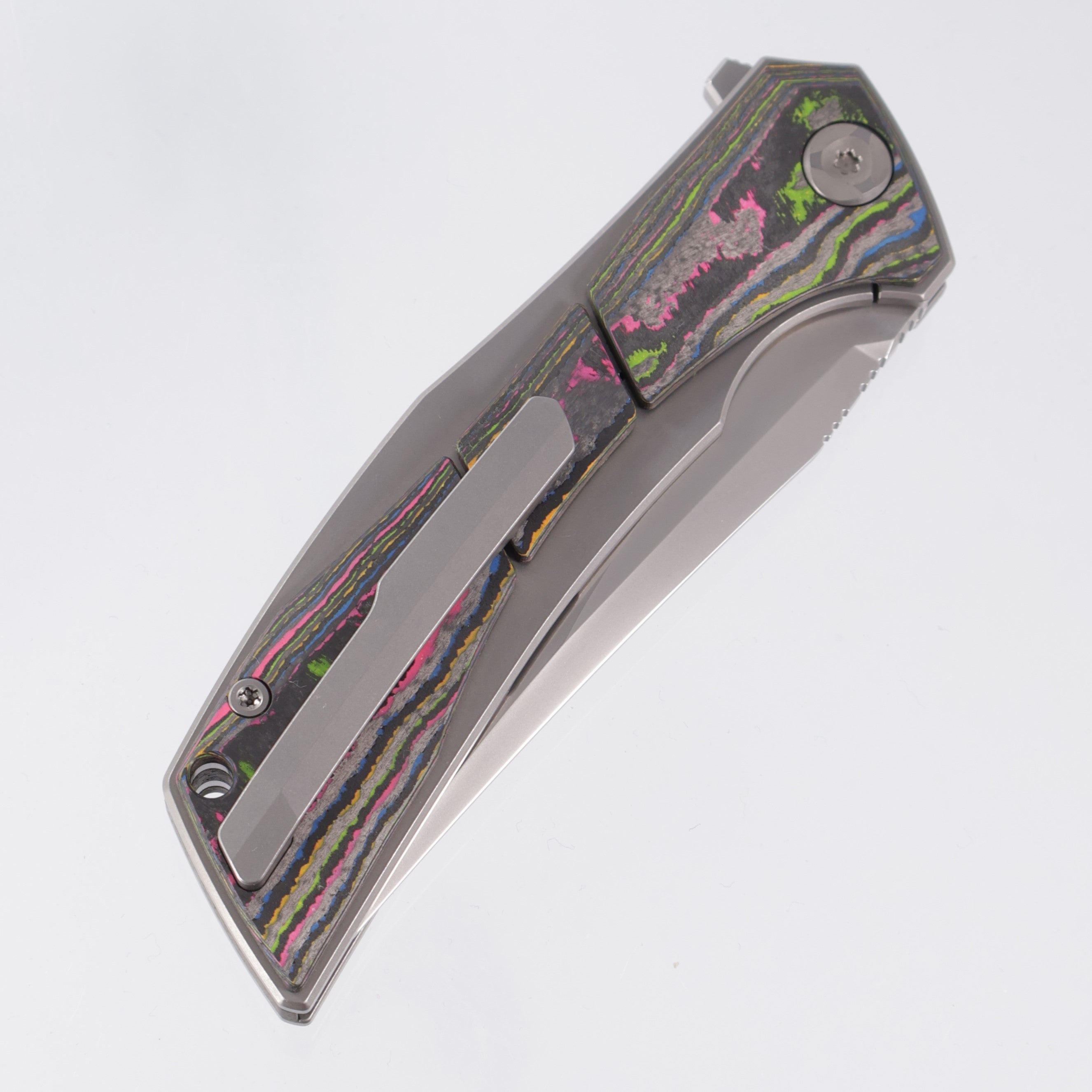Poikilo Anolis - Pearlescent Stonewash Titanium w/ 80s Camo Carbon Scales & Backspacer - Pearlescent Stonewash M398 - BROP Exclusive