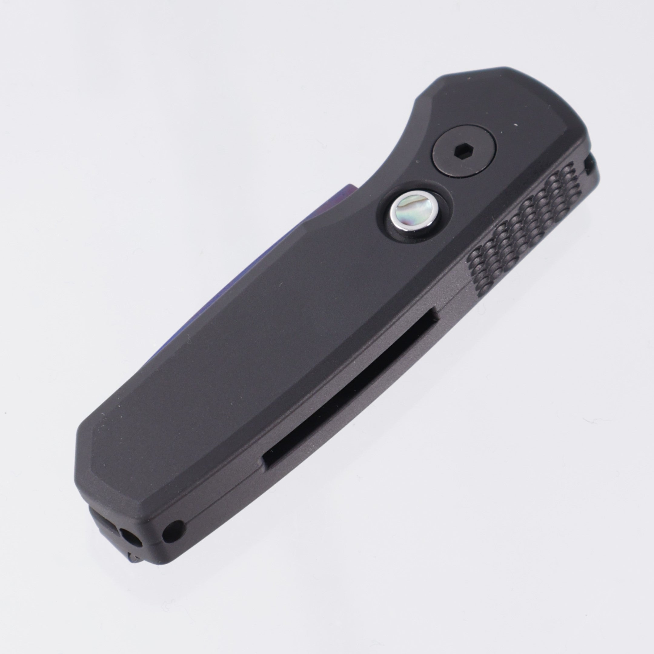 Pro-Tech Runt 5 - Black Aluminum w/ Abalone Button Inlay - Sapphire 20CV - R5203-SB