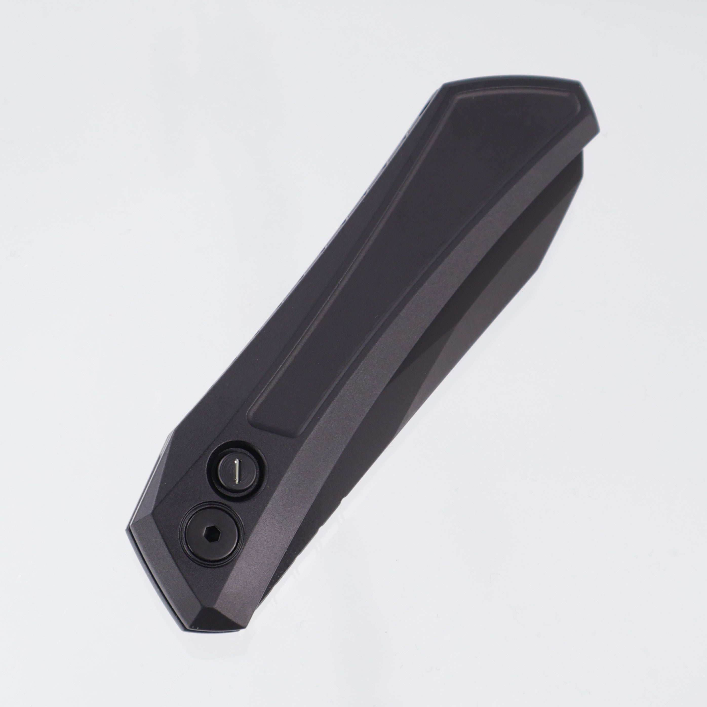 Pro-Tech Oligarch - Black Aluminum w/ Tritium Button - Sterile DLC Magnacut - DS103-OPERATOR