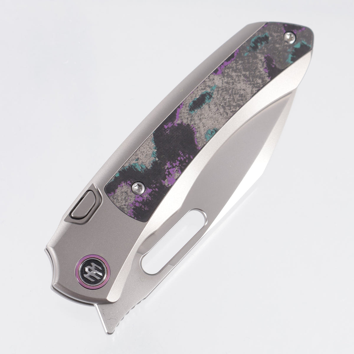 Remette Orca - Beadblast Titanium w/ Jazzy Camo Carbon Inlays & Pink Pivot Collars - Pearlescent M390 - ORCAJY